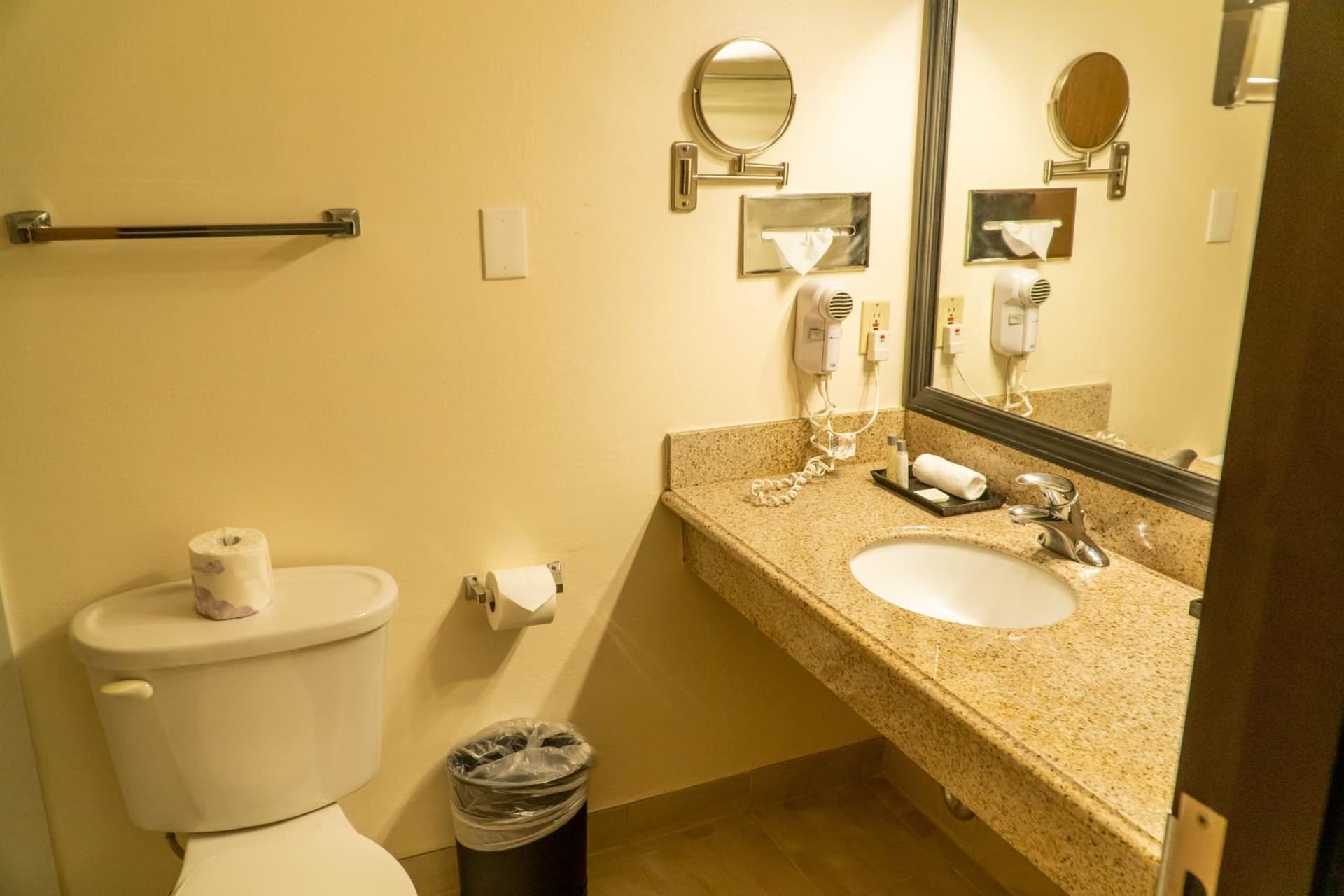 Hotel Piccadilly gallery photo in Fresno, CA — image 45