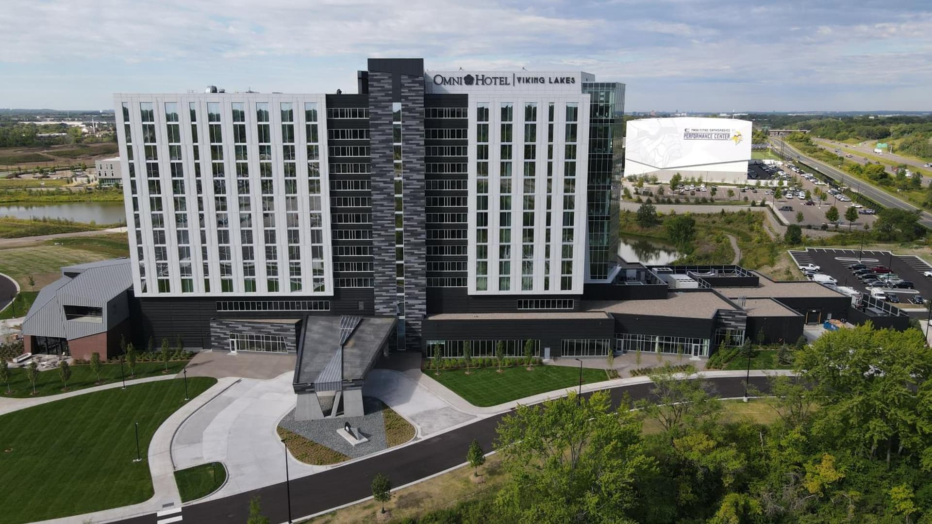 Omni Viking Lakes interior in Eagan, MN — gallery photo 2