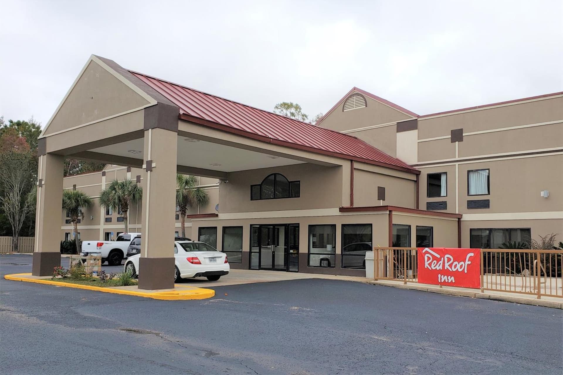 Red Roof Inn Moss Point featured exterior or lobby in Moss Point, MS — similar hotel