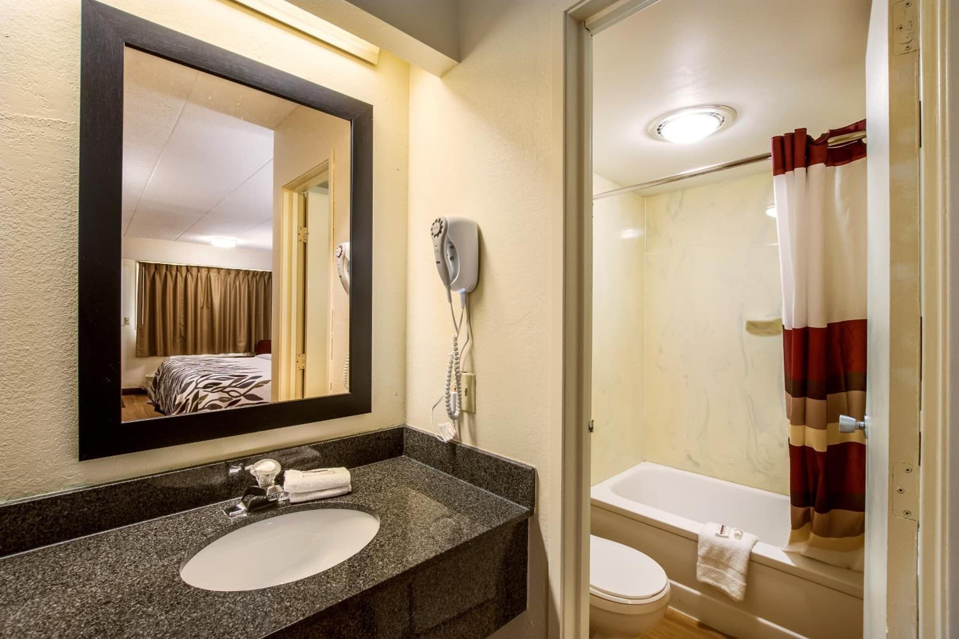 Red Roof Inn Saginaw – Frankenmuth gallery photo in Saginaw, MI — image 16