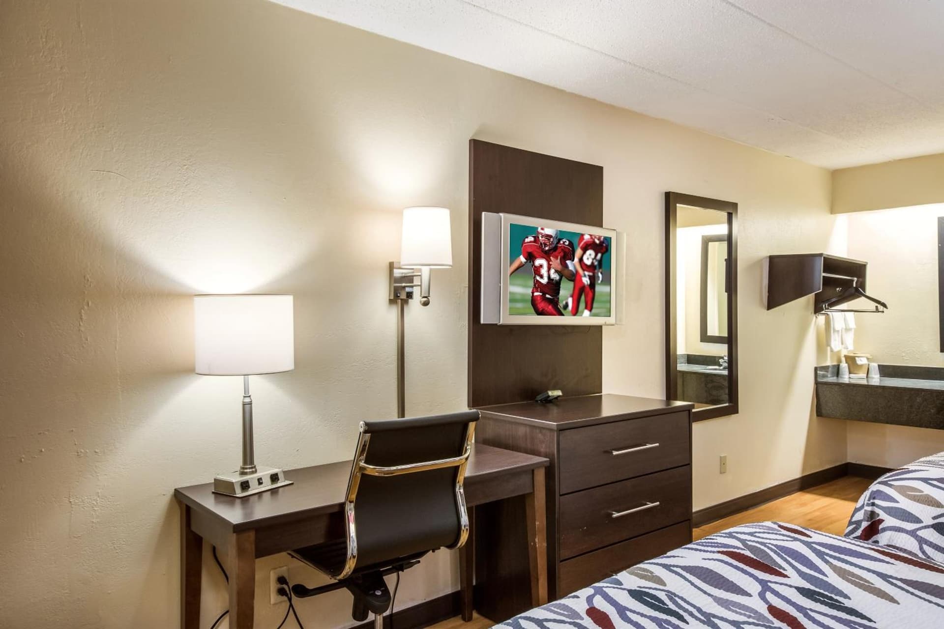 Red Roof Inn Saginaw – Frankenmuth property views in Saginaw, MI — gallery photo 3