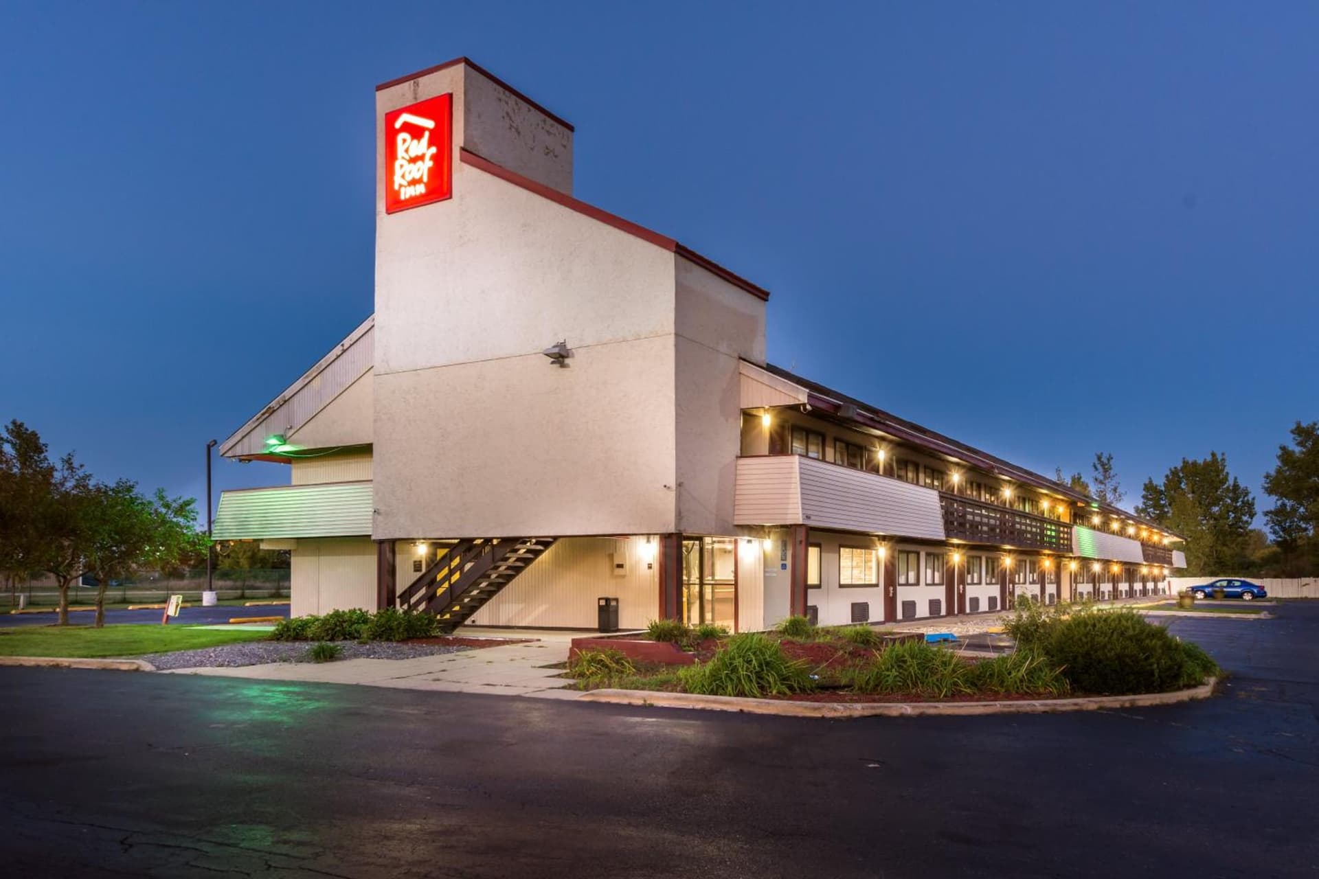 Red Roof Inn Saginaw – Frankenmuth interior in Saginaw, MI — gallery photo 2