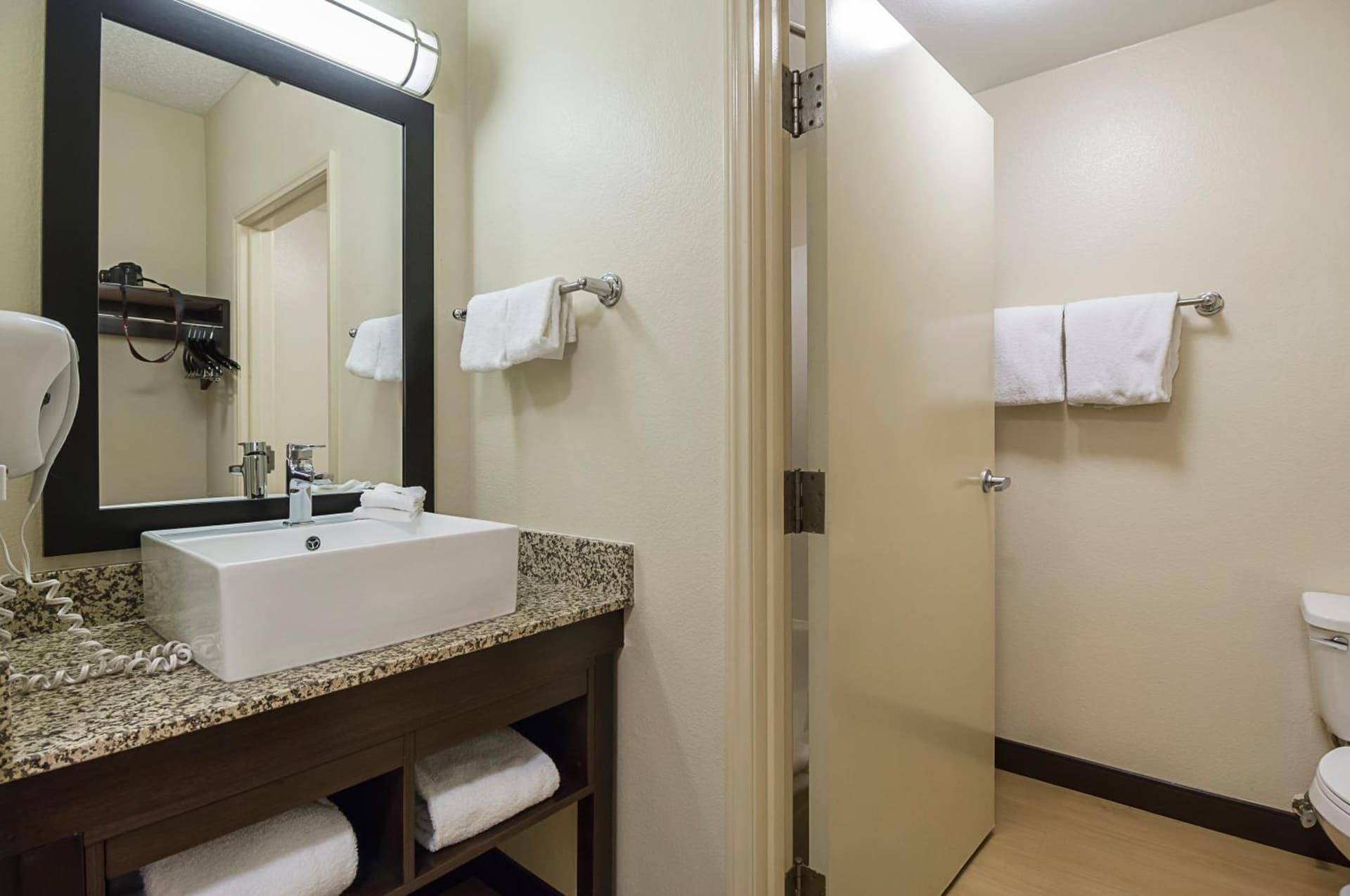 Red Roof Inn PLUS + Phoenix West gallery photo in Phoenix, AZ — image 6
