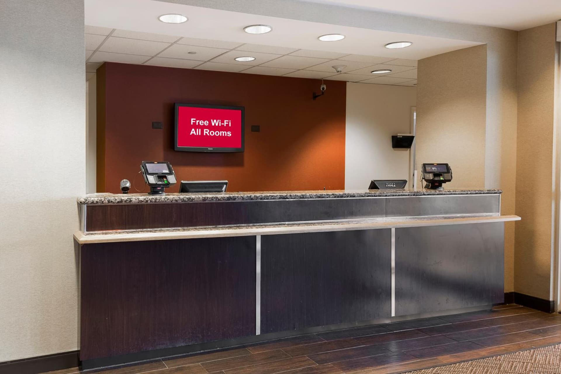 Red Roof Inn PLUS Long Island - Garden City property views in Westbury, NY — gallery photo 3