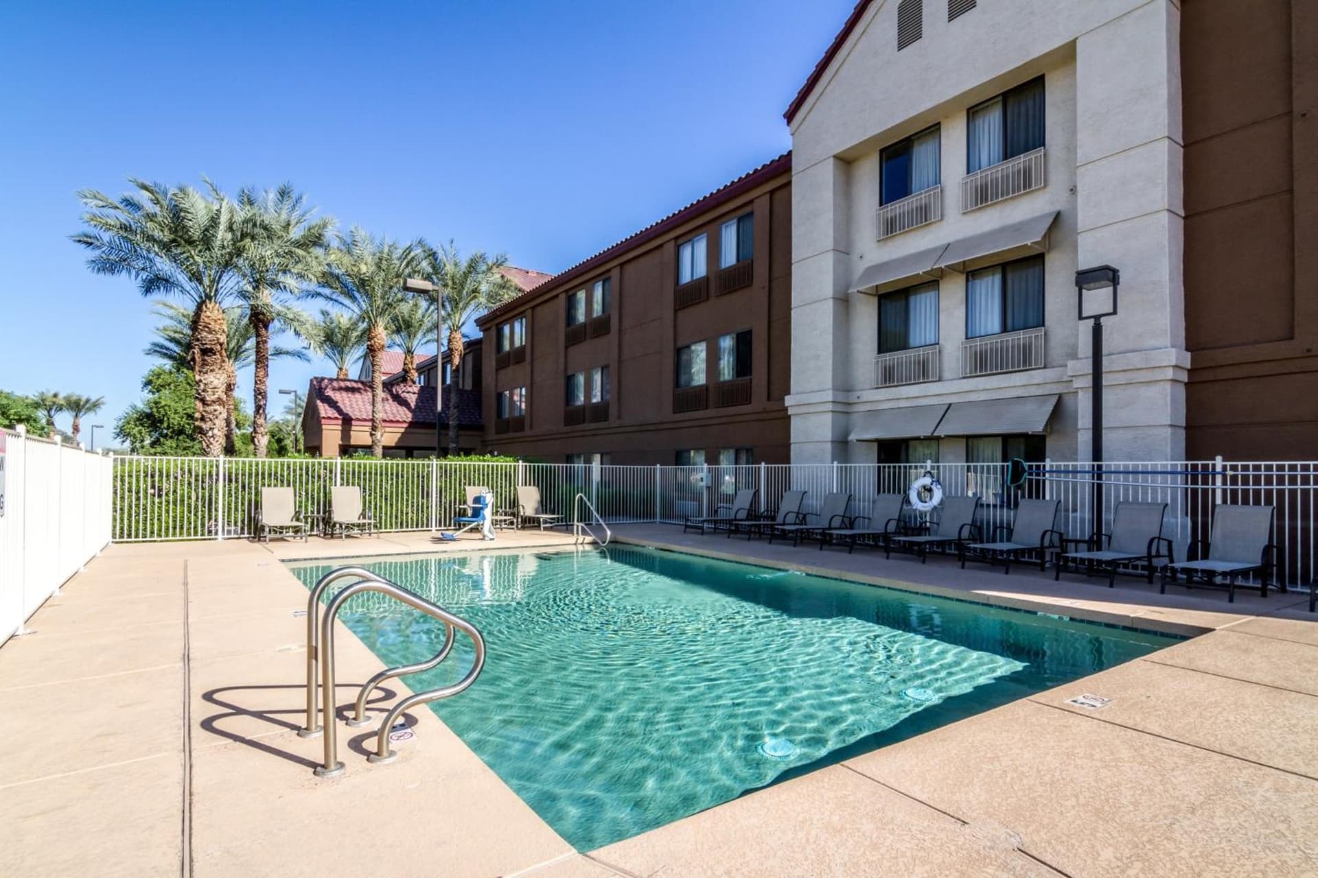 Red Roof Inn PLUS+ Tempe - Phoenix Airport gallery photo in Tempe, AZ — image 25