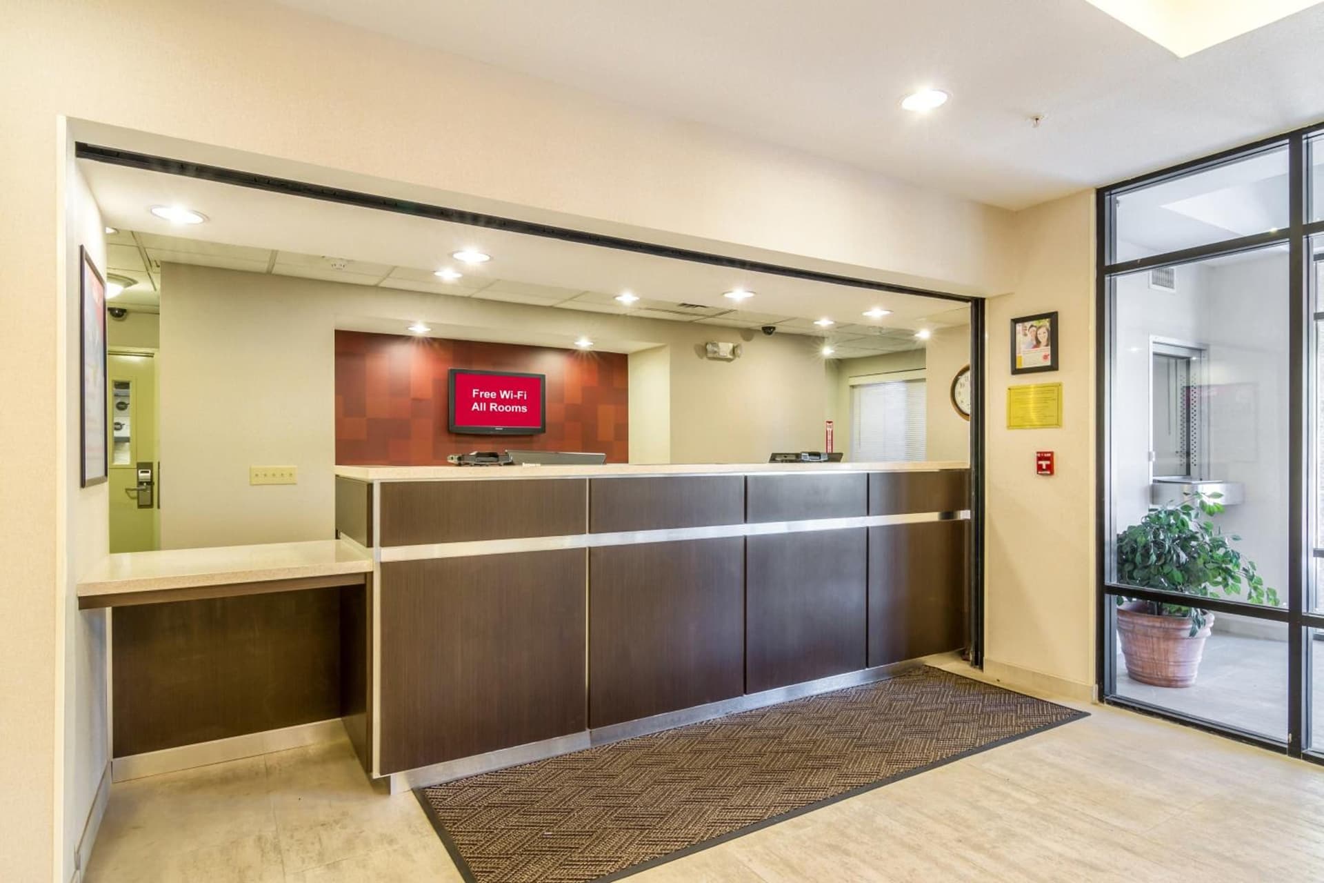 Red Roof Inn PLUS+ Tempe - Phoenix Airport gallery photo in Tempe, AZ — image 26