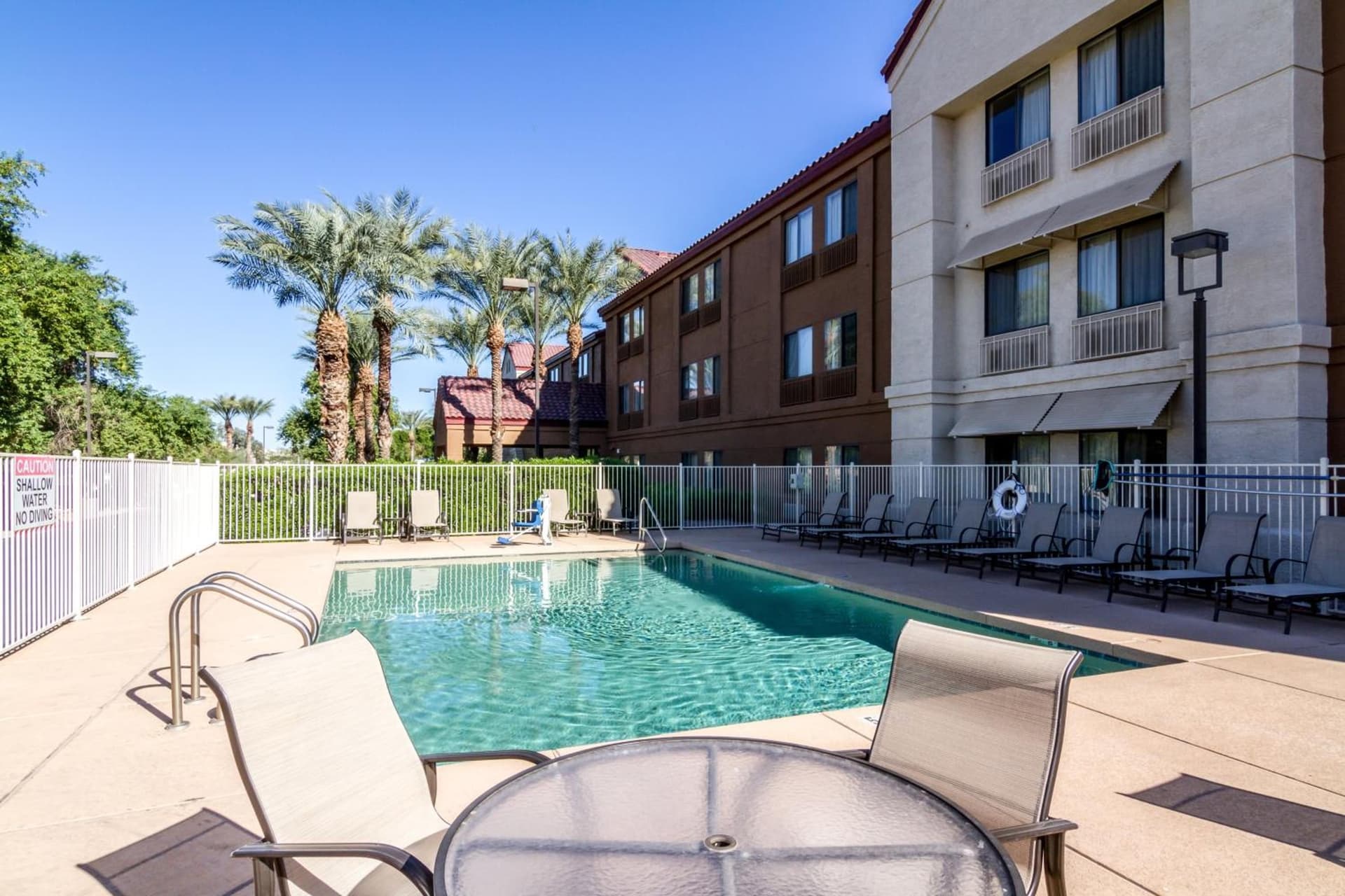 Red Roof Inn PLUS+ Tempe - Phoenix Airport gallery photo in Tempe, AZ — image 6