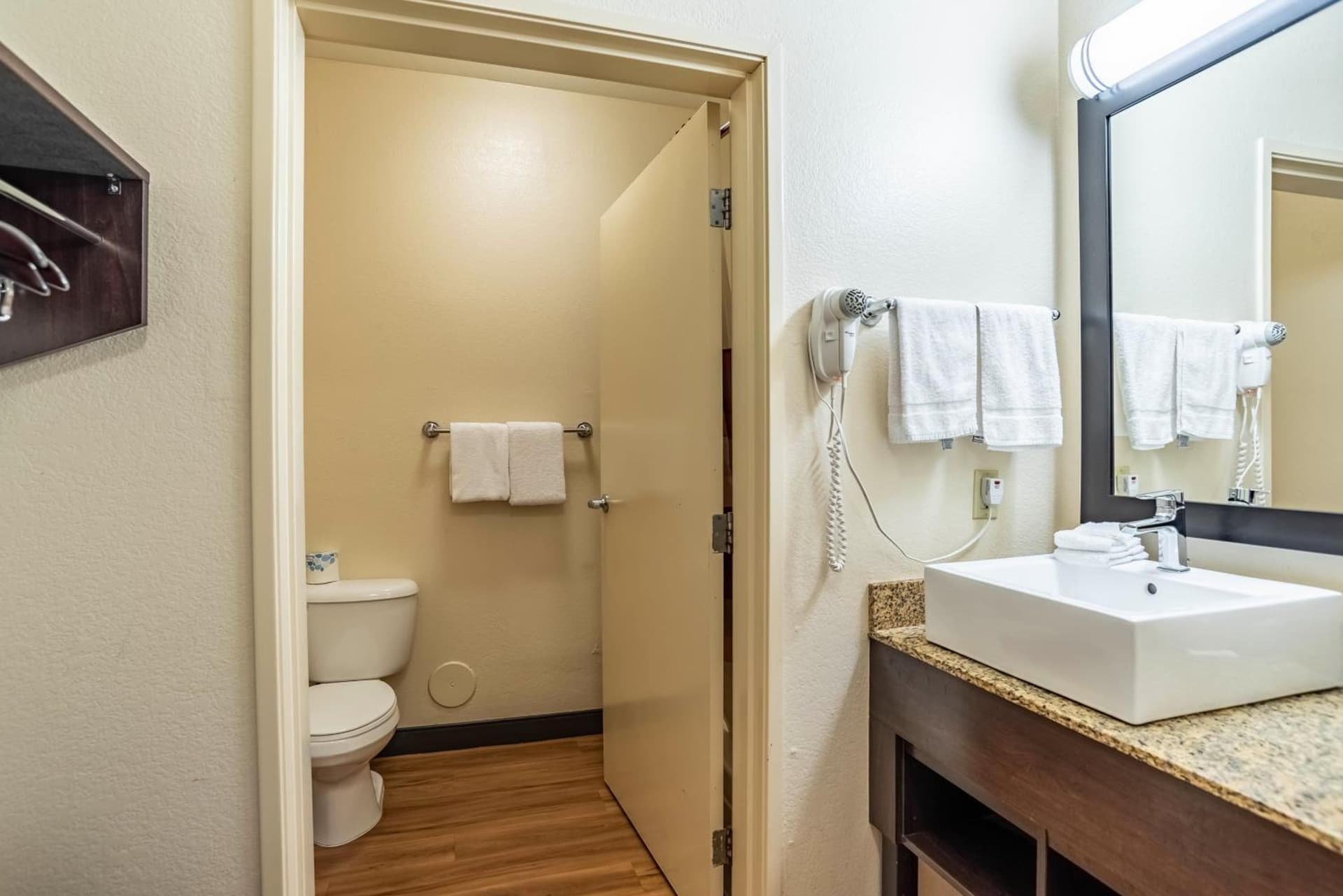 Red Roof Inn PLUS+ Tempe - Phoenix Airport gallery photo in Tempe, AZ — image 36