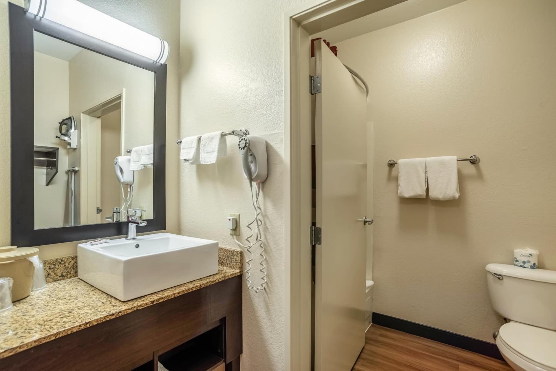 Red Roof Inn PLUS+ Tempe - Phoenix Airport gallery photo in Tempe, AZ — image 16