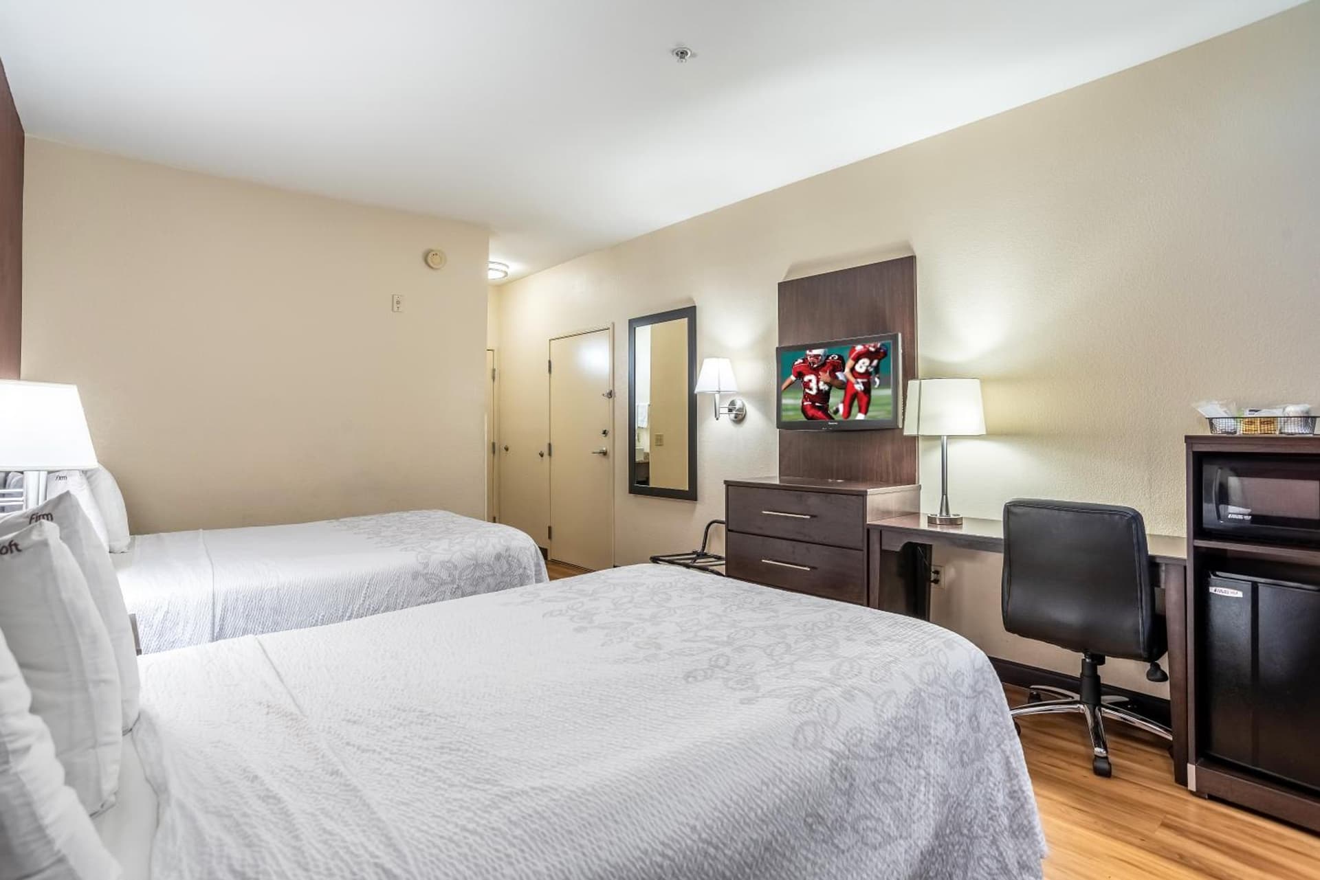 Red Roof Inn PLUS+ Tempe - Phoenix Airport interior in Tempe, AZ — gallery photo 2