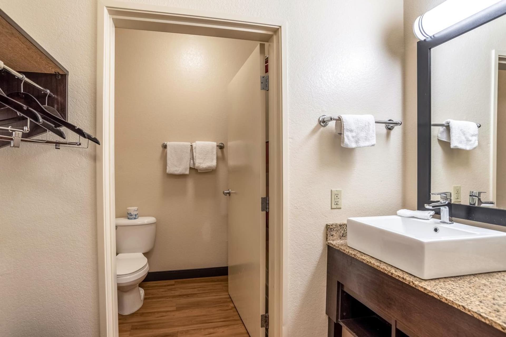 Red Roof Inn PLUS+ Tempe - Phoenix Airport gallery photo in Tempe, AZ — image 33