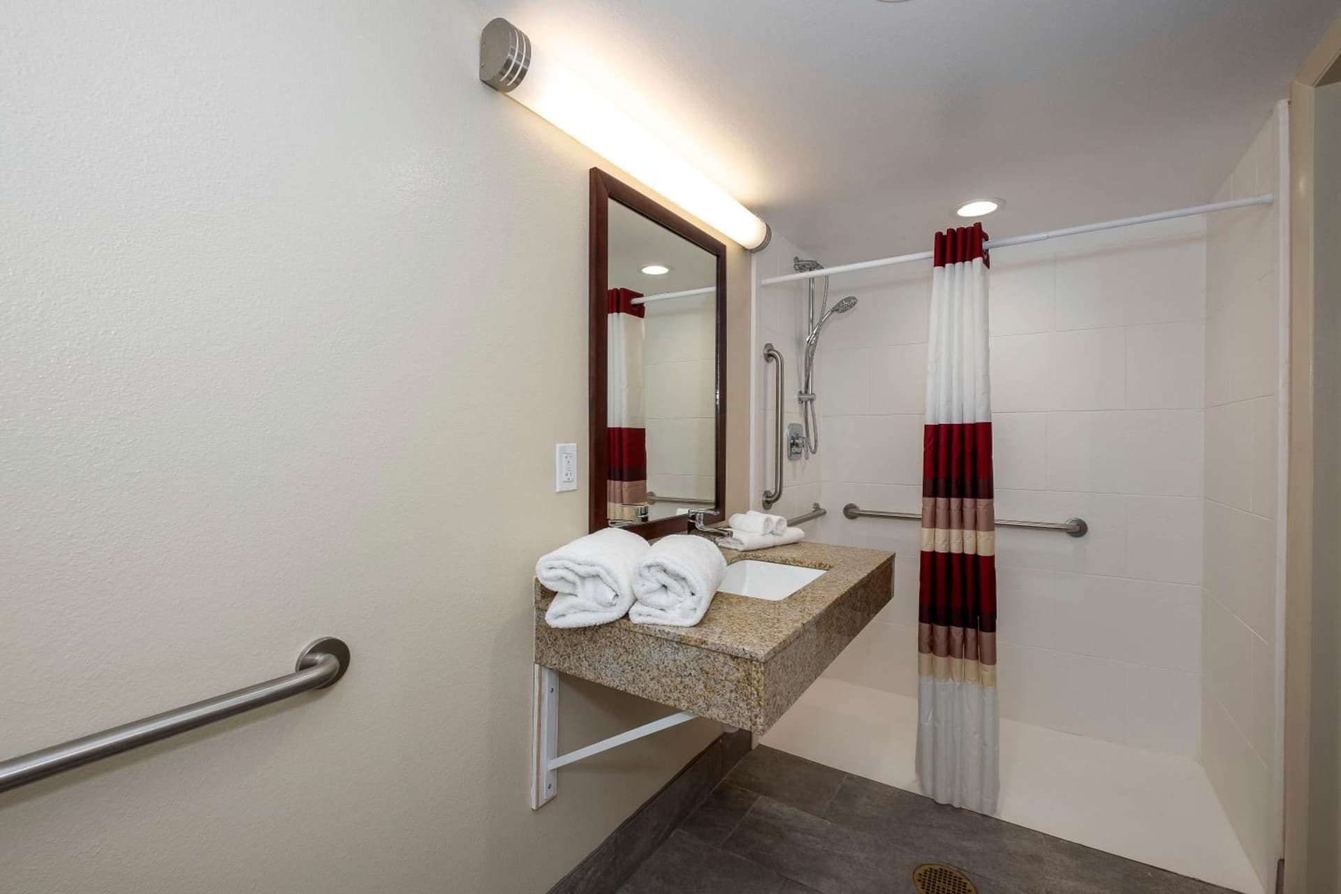 Red Roof Inn PLUS+ Tuscaloosa - University gallery photo in Tuscaloosa, AL — image 8