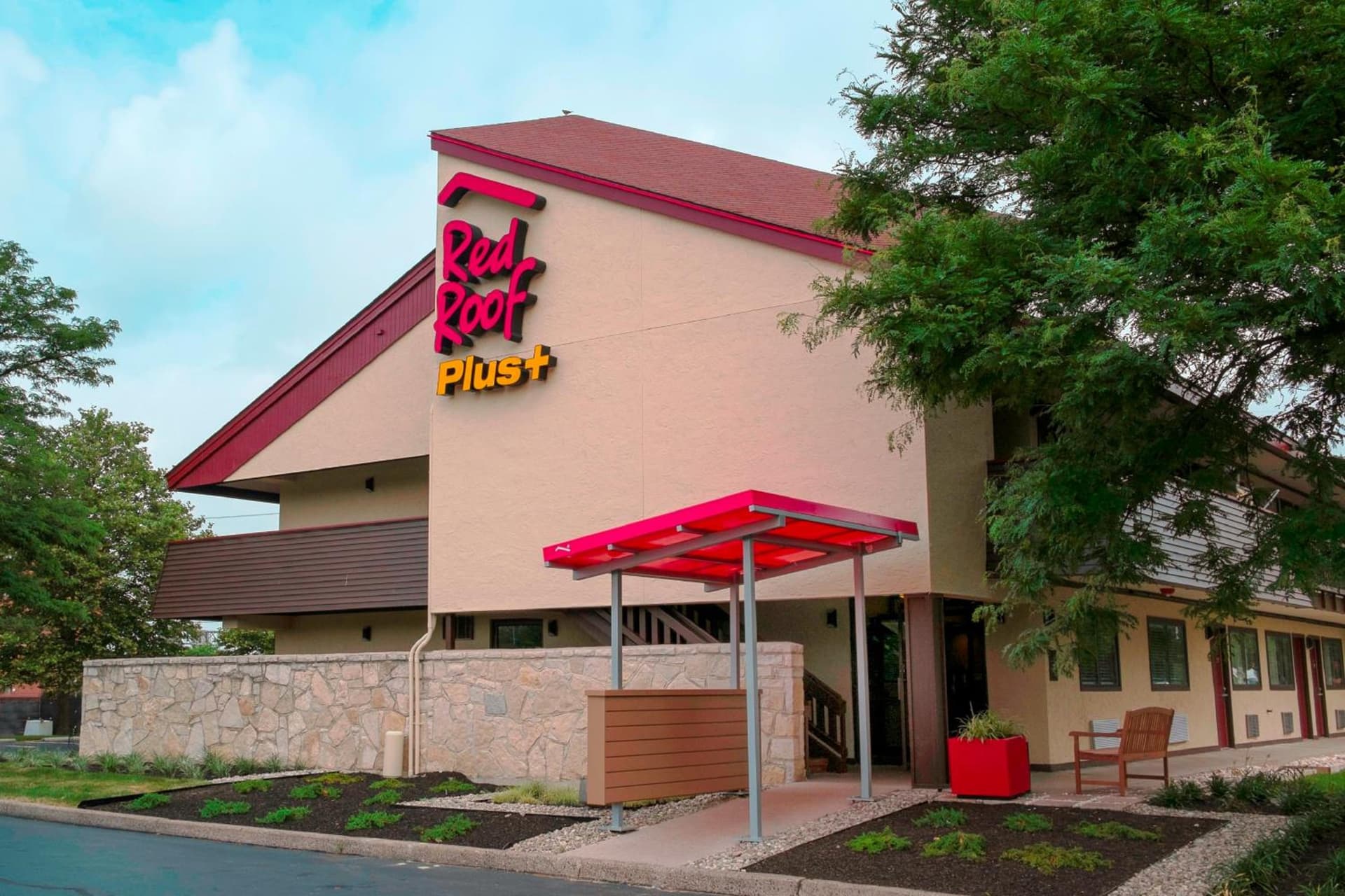 Red Roof Inn PLUS+ Philadelphia Airport interior in Essington — gallery photo 2