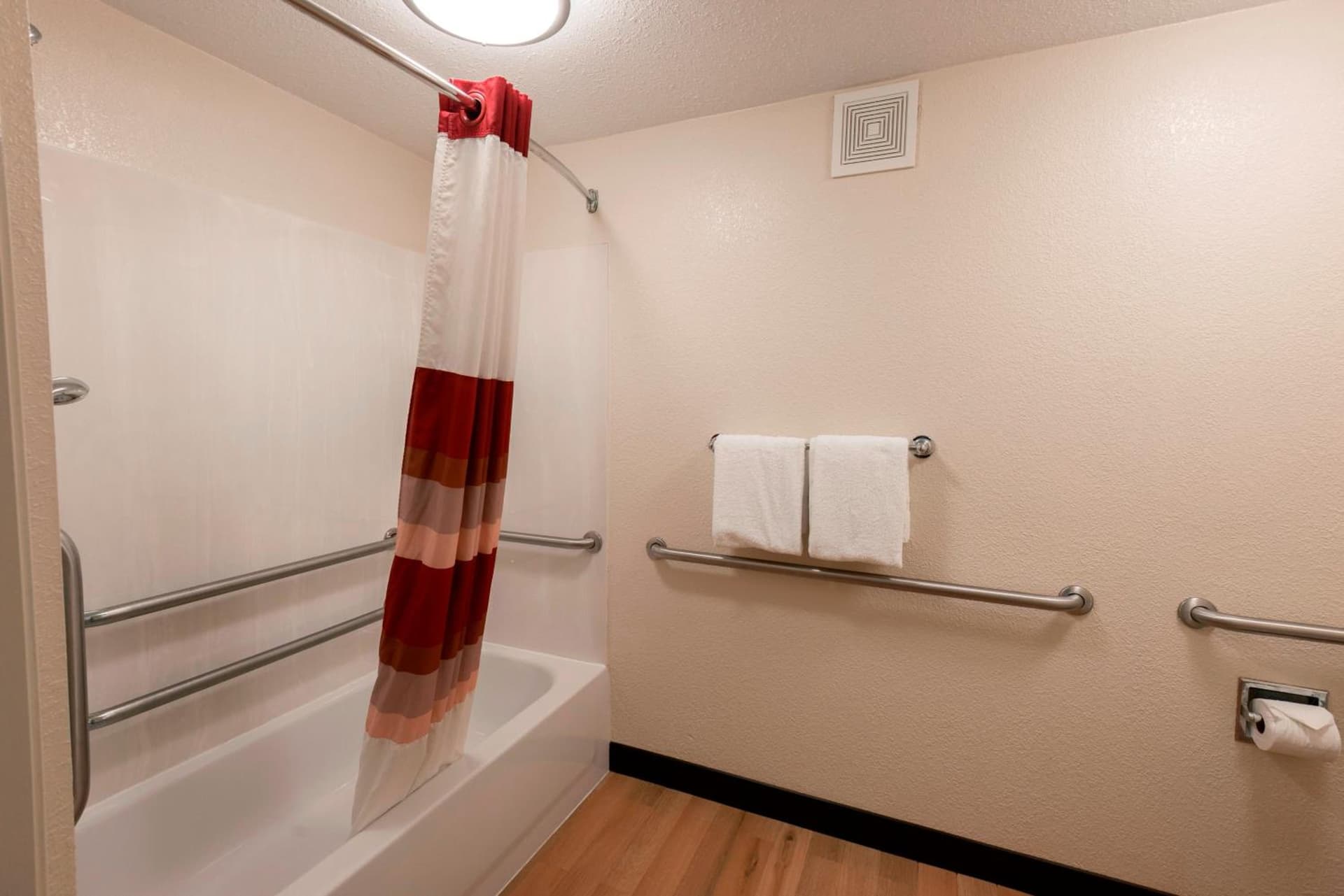 Red Roof Inn PLUS+ Ann Arbor - U of Michigan North gallery photo in Ann Arbor, MI — image 25