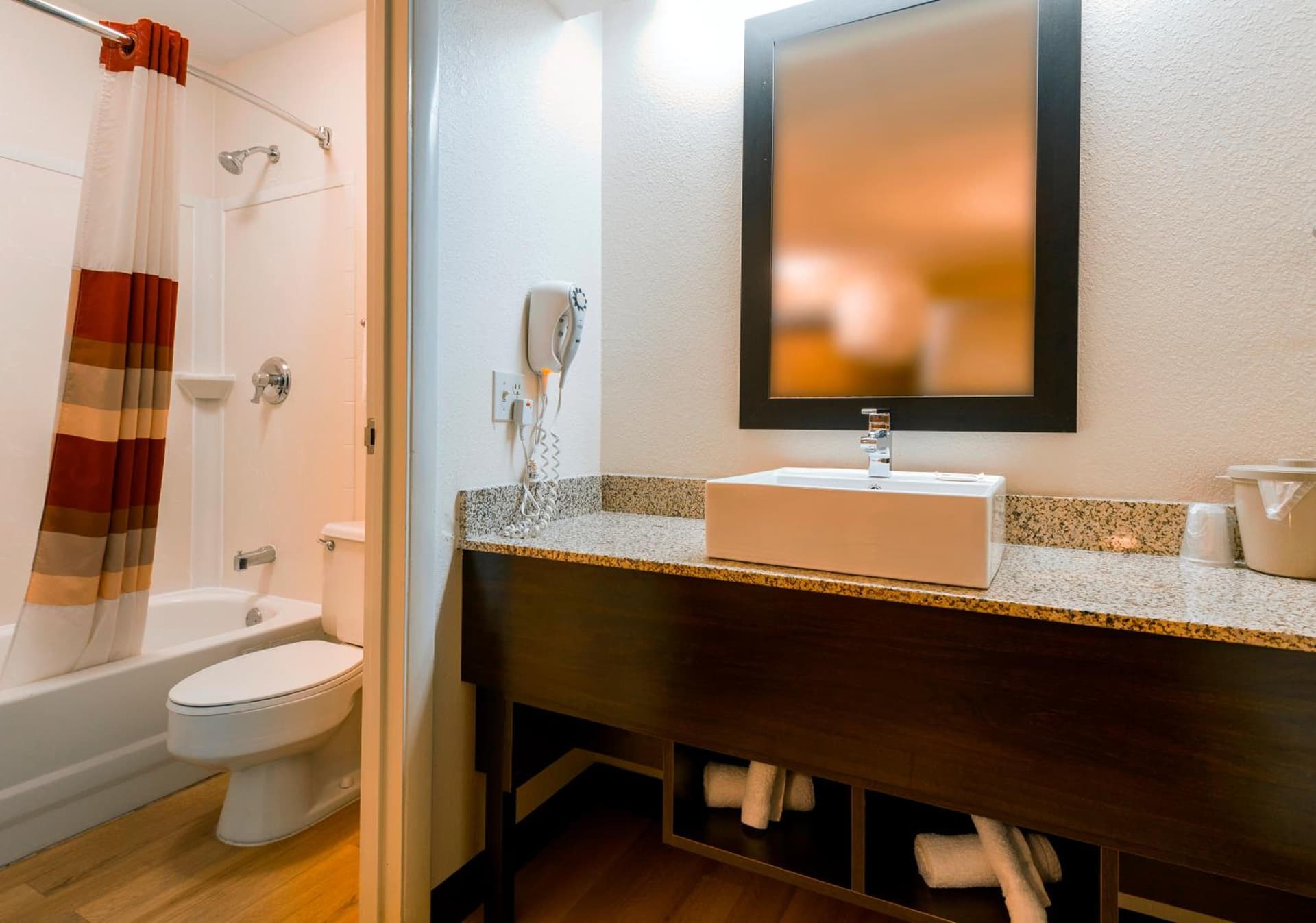 Red Roof Inn PLUS+ Ann Arbor - U of Michigan North gallery photo in Ann Arbor, MI — image 28