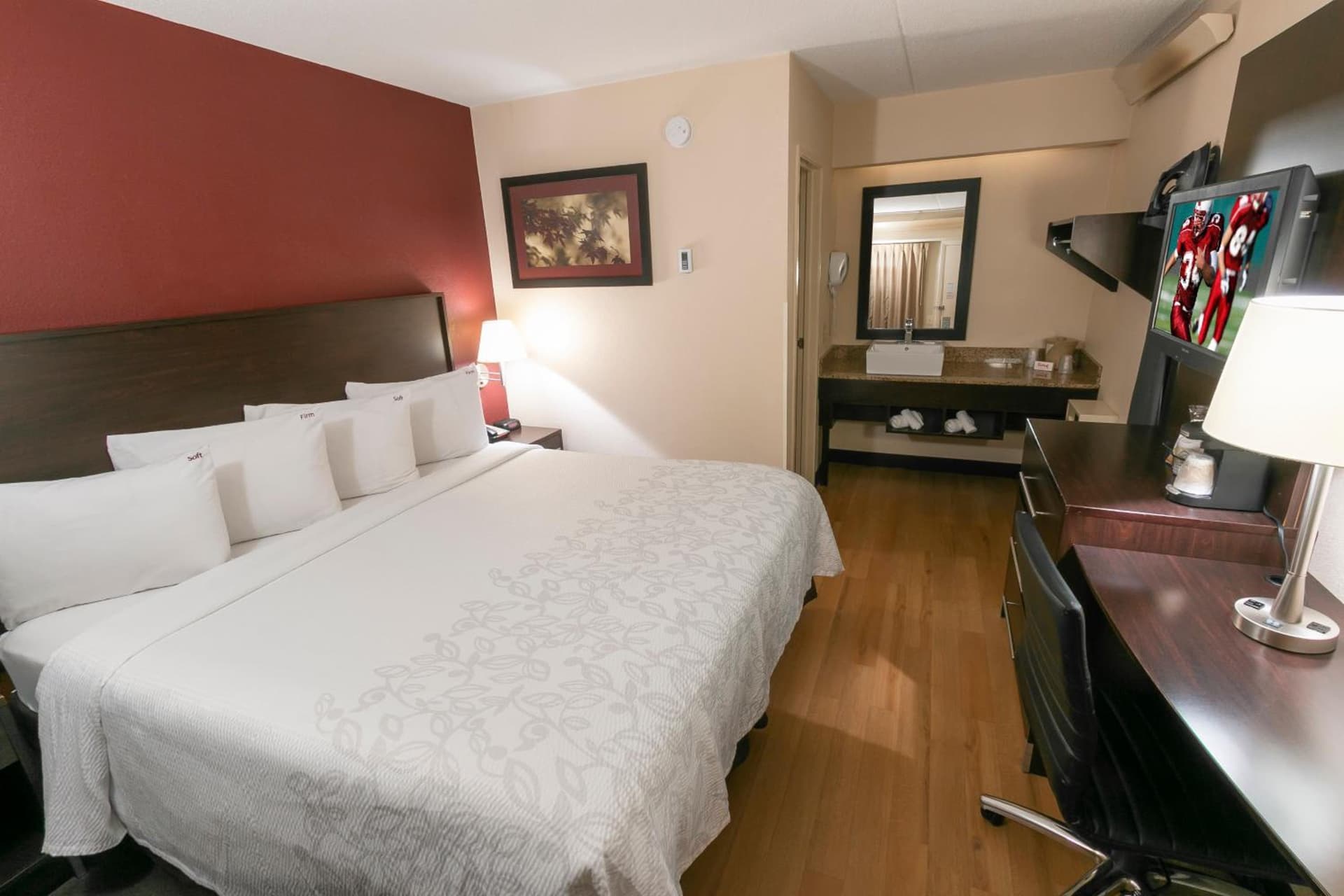 Red Roof Inn PLUS+ Ann Arbor - U of Michigan North gallery photo in Ann Arbor, MI — image 9