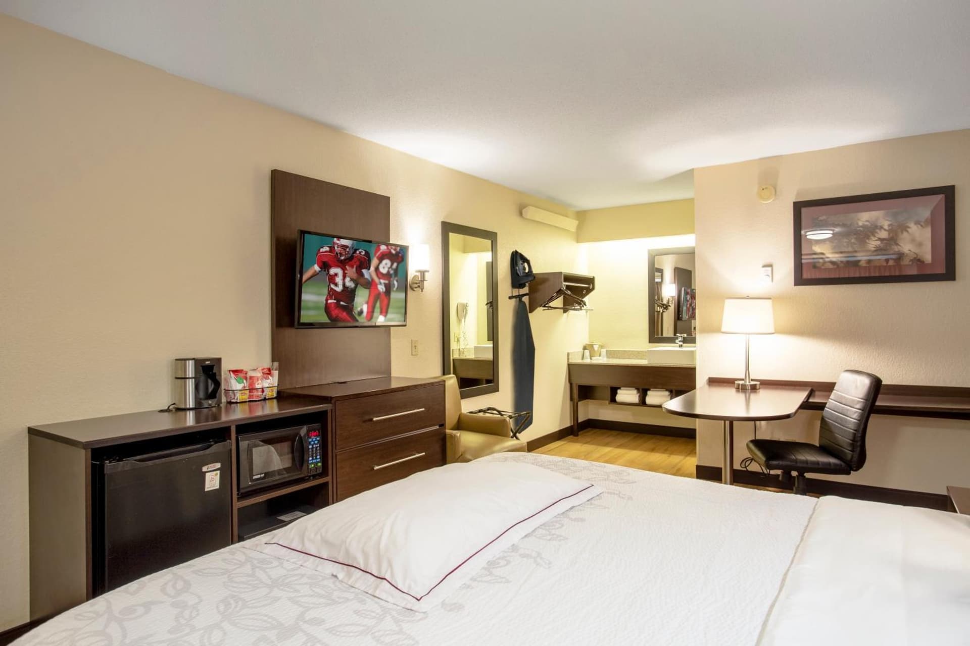 Red Roof Inn PLUS+ Ann Arbor - U of Michigan North gallery photo in Ann Arbor, MI — image 27