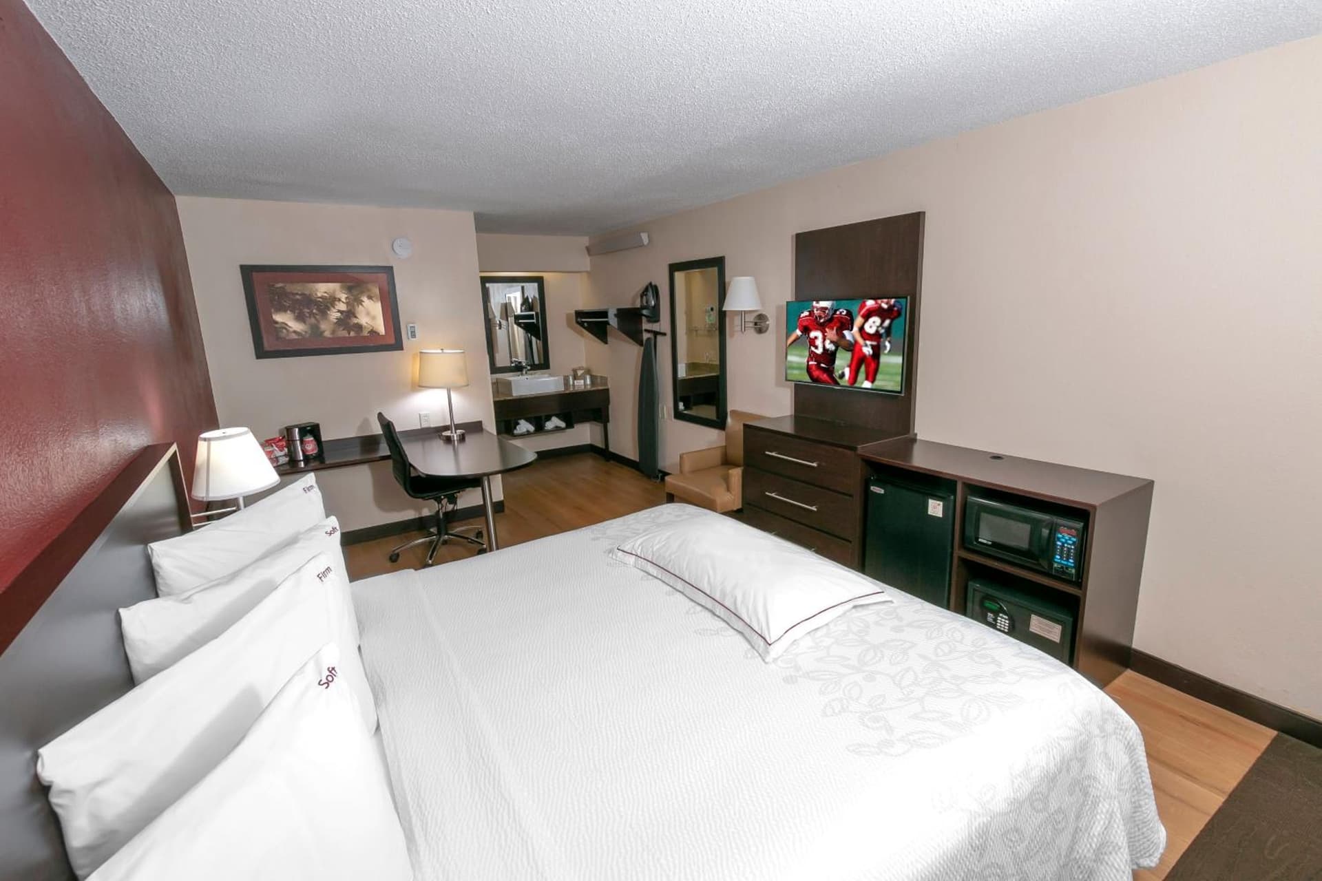 Red Roof Inn PLUS+ Ann Arbor - U of Michigan North gallery photo in Ann Arbor, MI — image 10