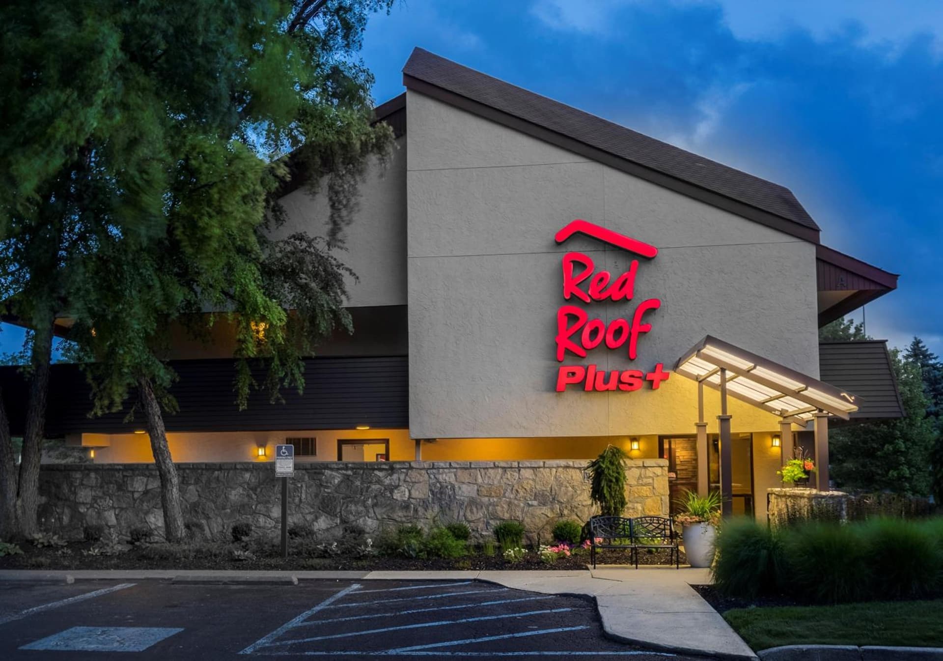 Red Roof Inn PLUS+ Columbus - Dublin interior in Dublin, OH — gallery photo 2