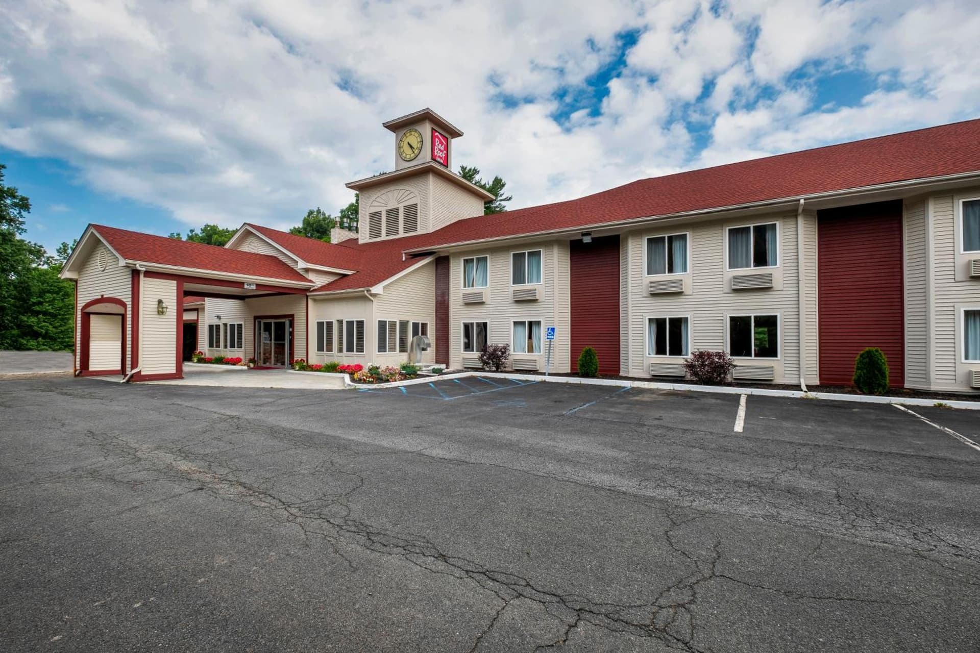 Red Roof Inn Clifton Park featured exterior or lobby in Clifton Park, NY — similar hotel