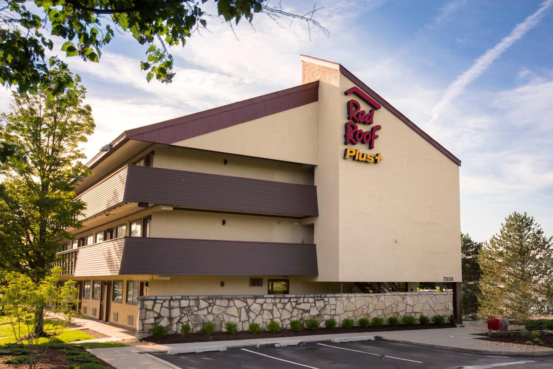 Red Roof Inn PLUS+ Chicago - Willowbrook interior in Willowbrook, IL — gallery photo 2