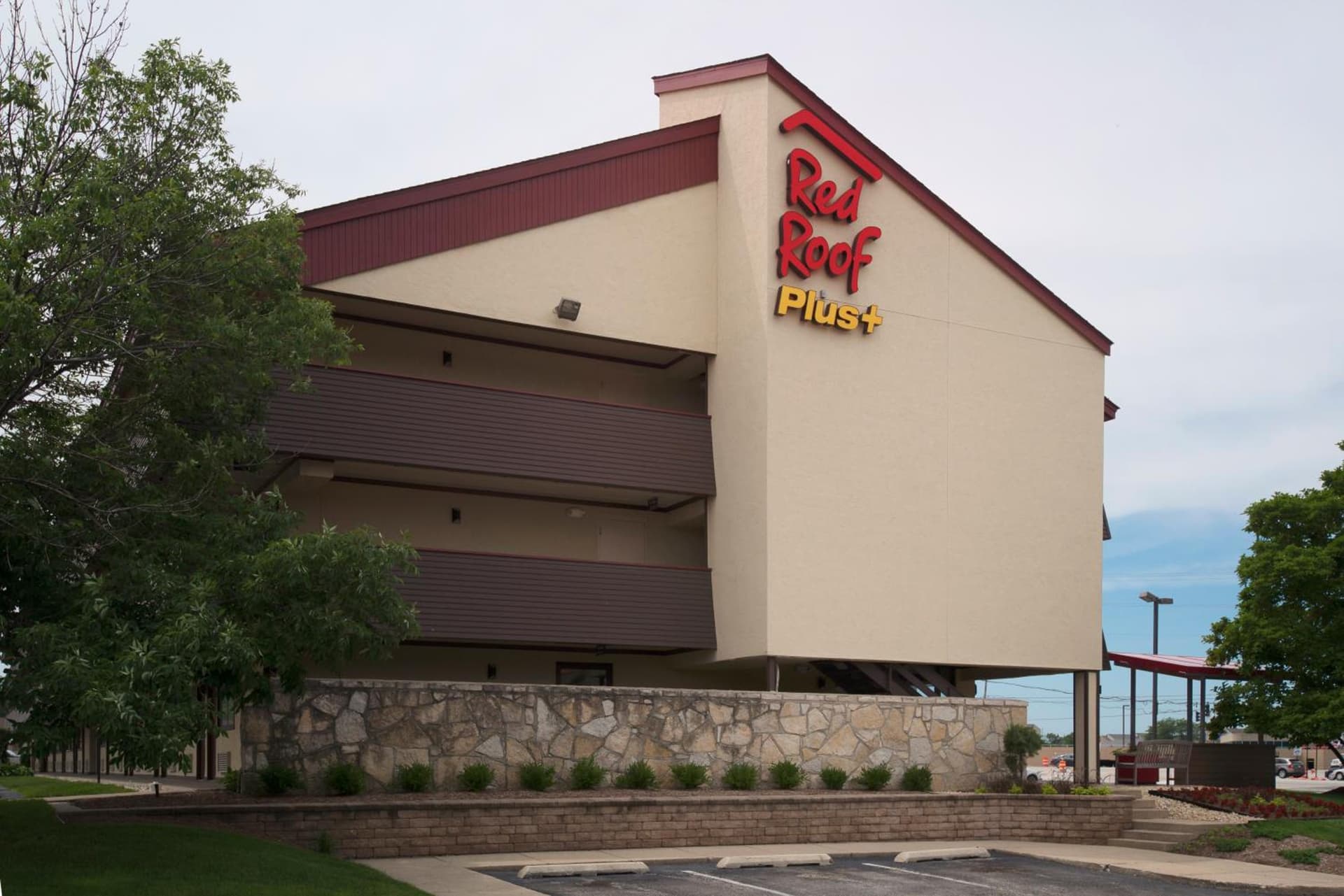 Red Roof Inn PLUS+ Chicago - Naperville interior in Naperville, IL — gallery photo 2