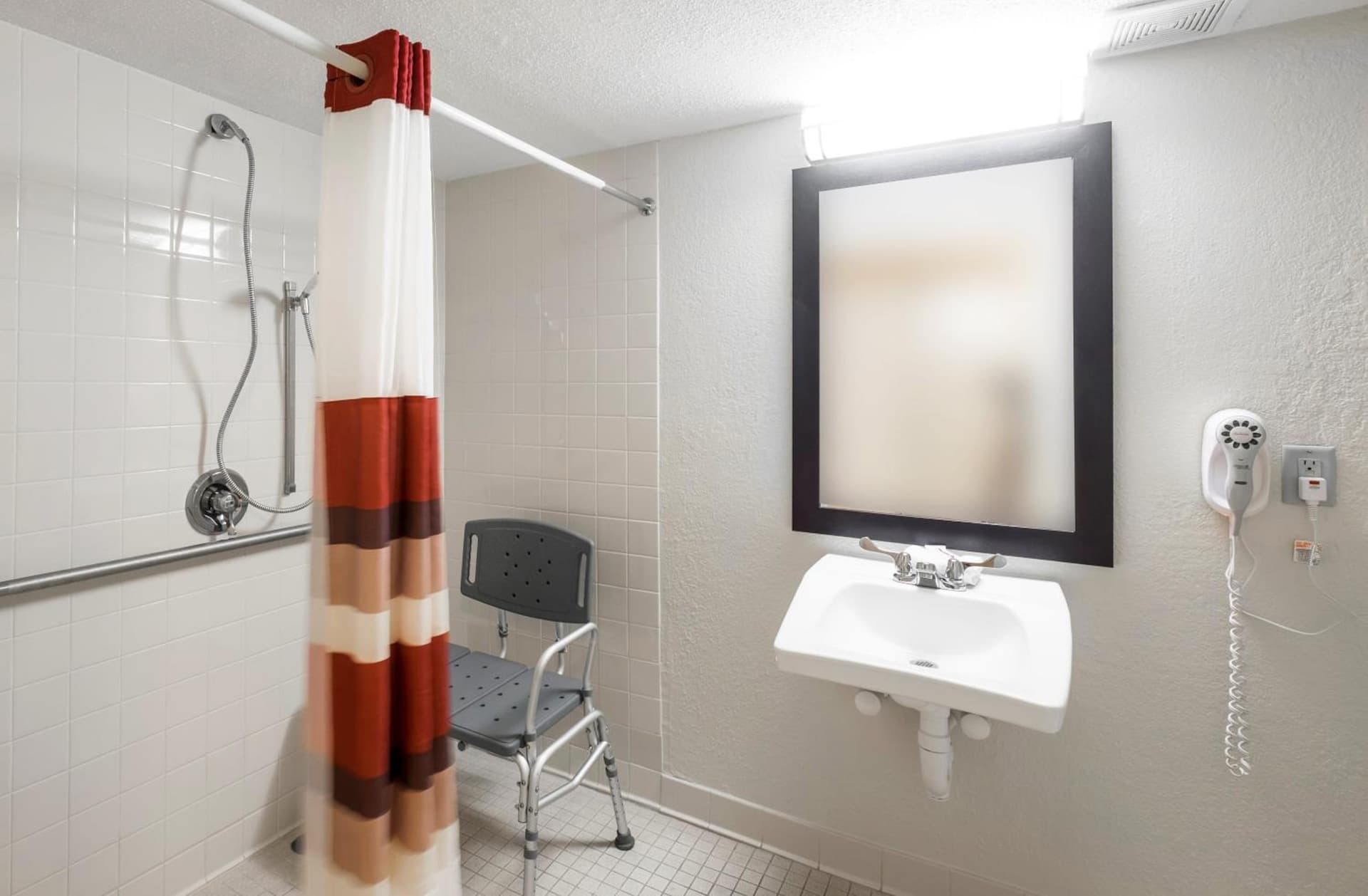 Red Roof Inn PLUS+ South Deerfield - Amherst interior in South Deerfield, MA — gallery photo 2