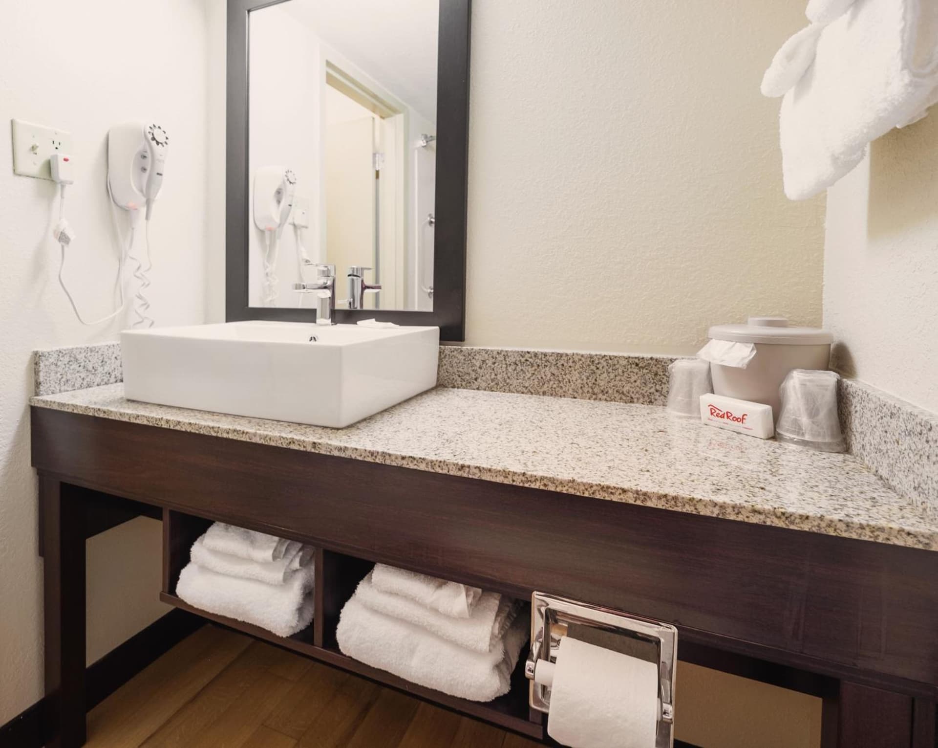 Red Roof Inn PLUS+ South Deerfield - Amherst gallery photo in South Deerfield, MA — image 16