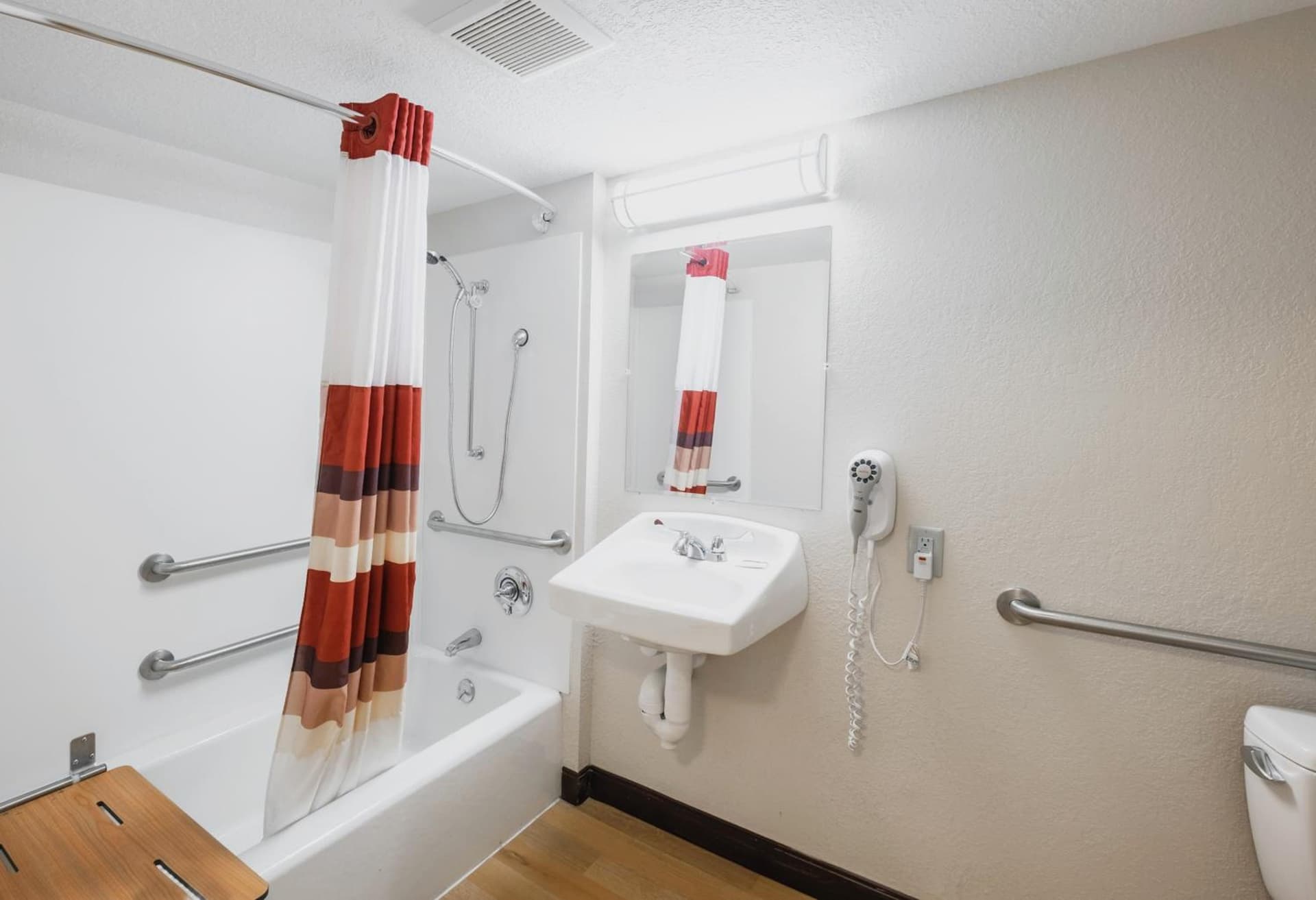 Red Roof Inn PLUS+ South Deerfield - Amherst gallery photo in South Deerfield, MA — image 22