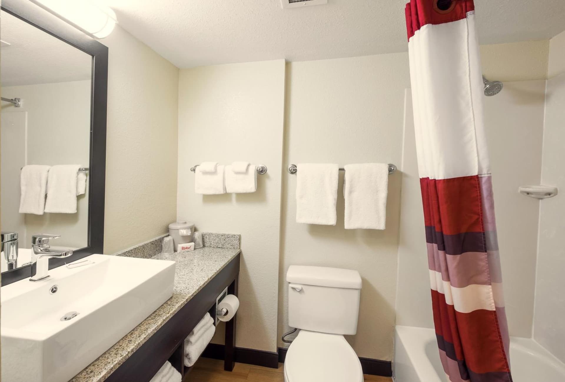 Red Roof Inn PLUS+ South Deerfield - Amherst gallery photo in South Deerfield, MA — image 35