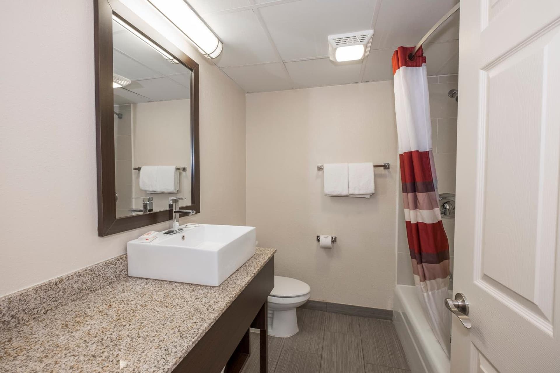 Red Roof Inn PLUS+ Poughkeepsie gallery photo in Poughkeepsie, NY — image 7