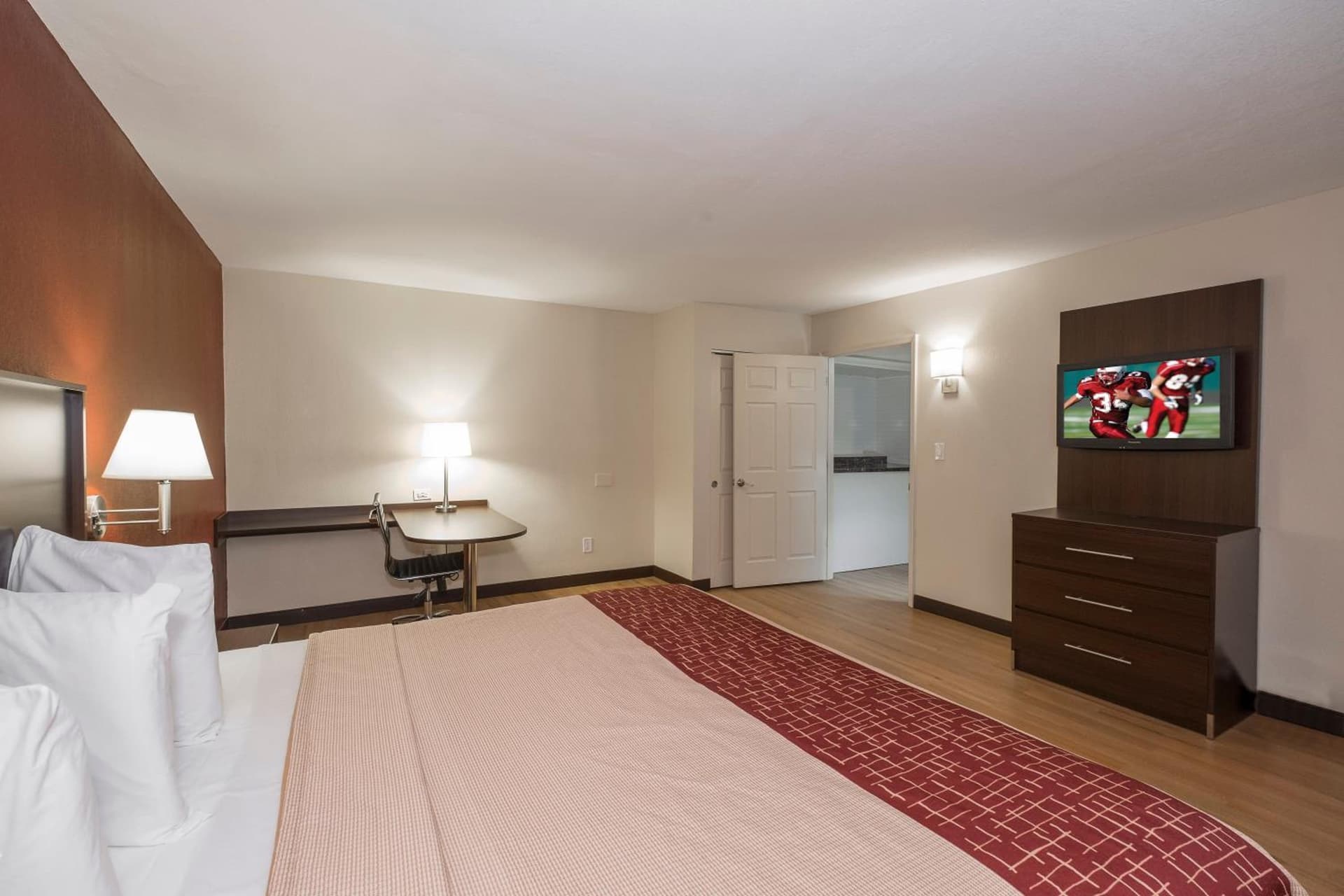 Red Roof Inn PLUS+ Poughkeepsie gallery photo in Poughkeepsie, NY — image 13