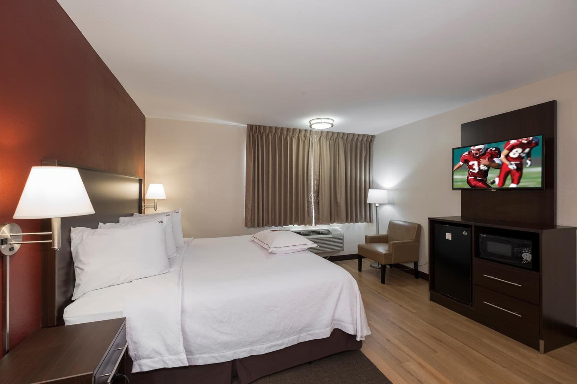 Red Roof Inn PLUS+ Poughkeepsie interior in Poughkeepsie, NY — gallery photo 2