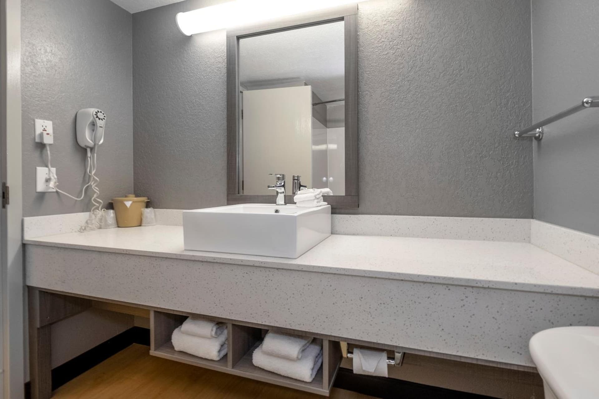Red Roof Inn PLUS Boston - Mansfield - Foxboro gallery photo in Mansfield, MA — image 19