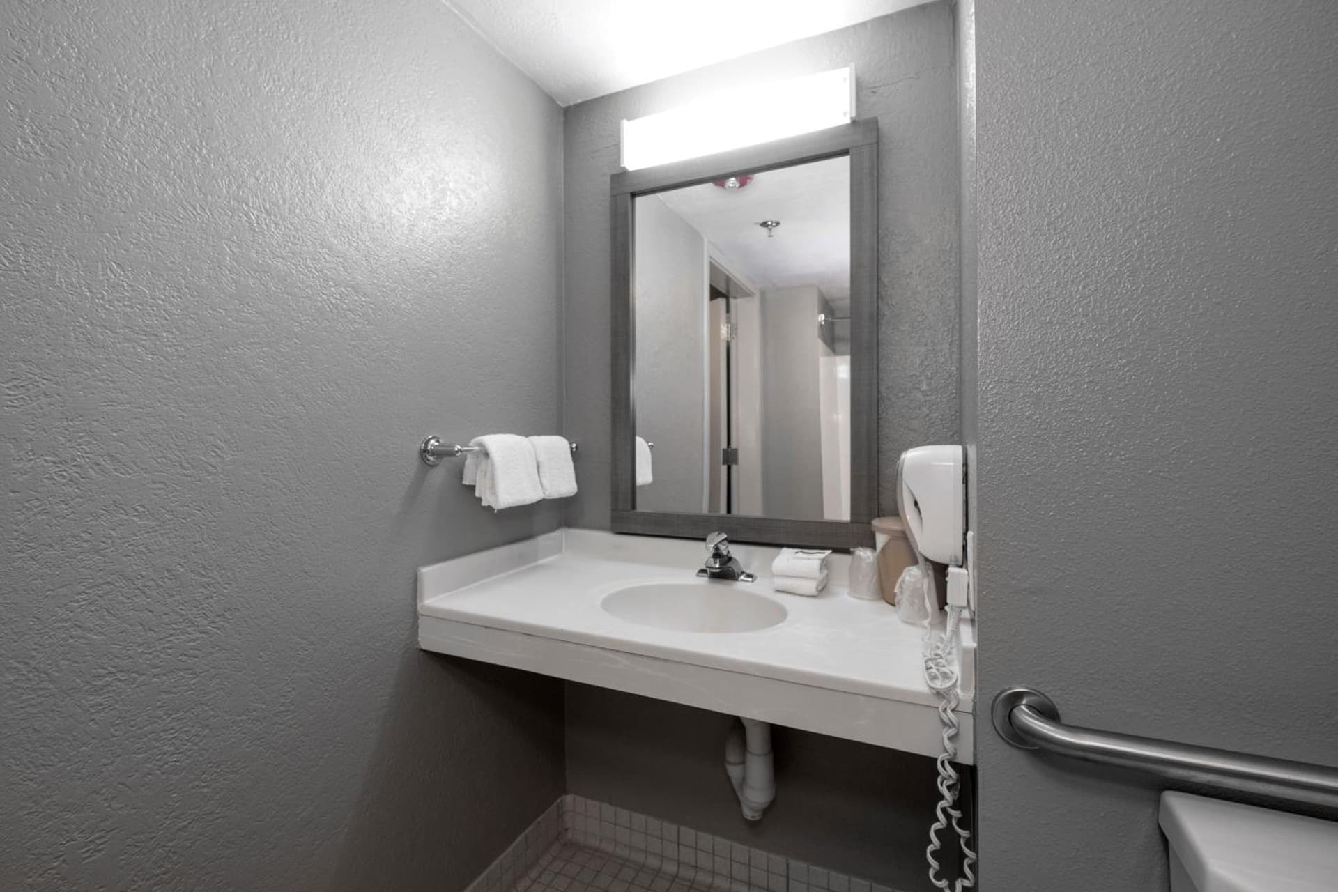 Red Roof Inn PLUS Boston - Mansfield - Foxboro gallery photo in Mansfield, MA — image 42