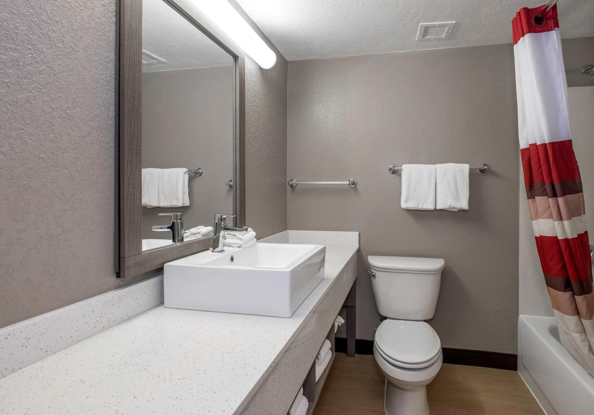 Red Roof Inn PLUS Boston - Mansfield - Foxboro gallery photo in Mansfield, MA — image 34