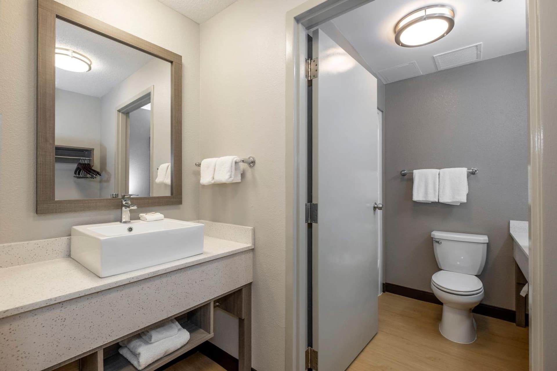 Red Roof Inn PLUS Boston - Mansfield - Foxboro gallery photo in Mansfield, MA — image 38
