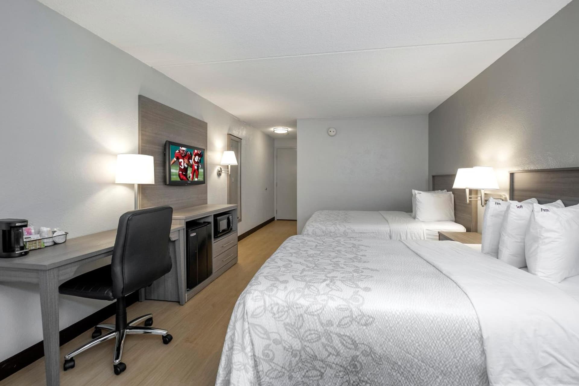 Red Roof Inn PLUS Boston - Mansfield - Foxboro gallery photo in Mansfield, MA — image 8