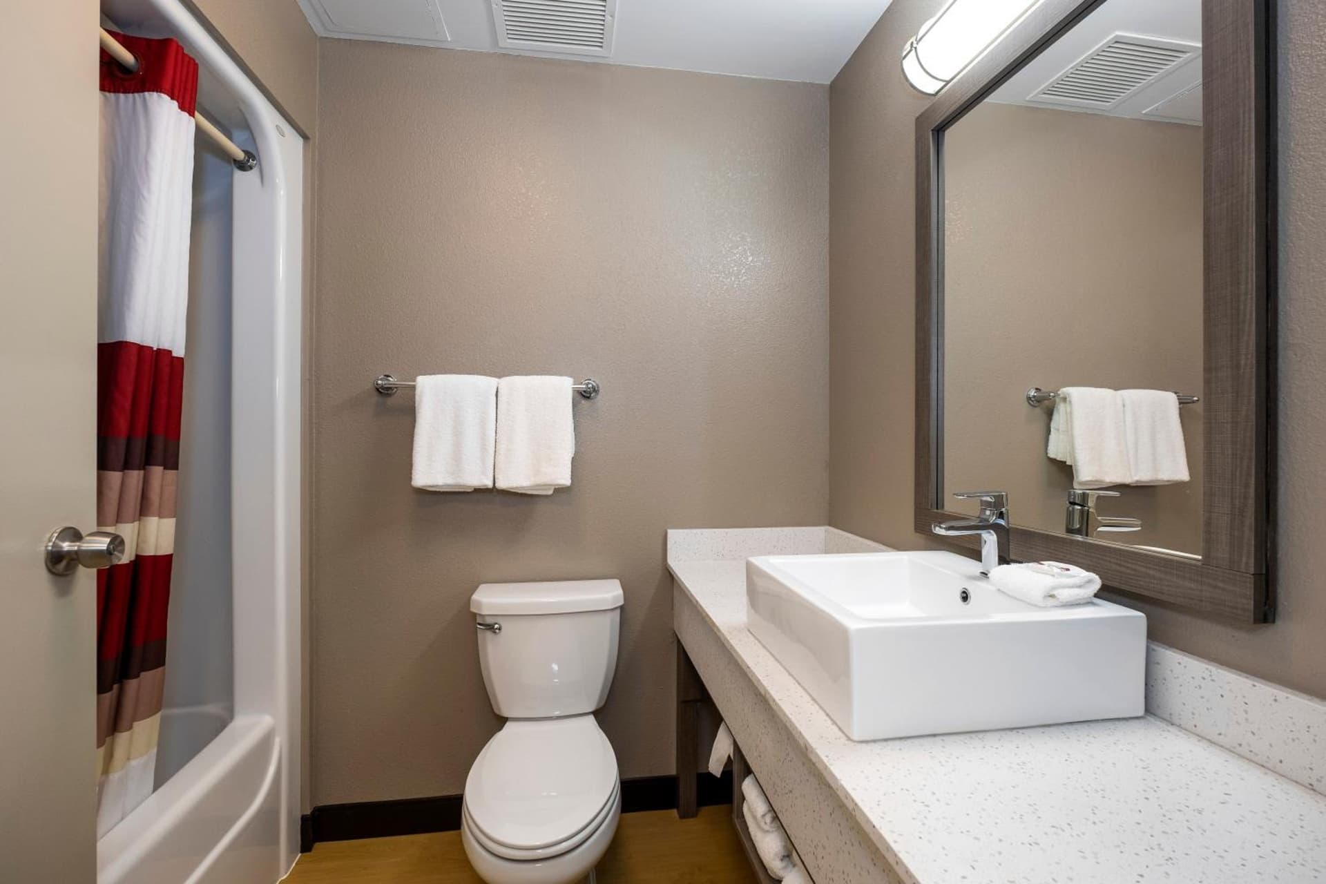 Red Roof Inn PLUS Boston - Mansfield - Foxboro gallery photo in Mansfield, MA — image 31