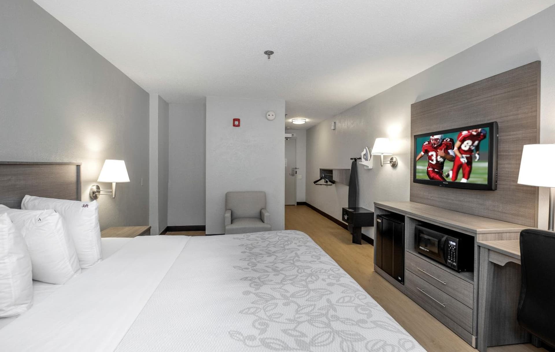 Red Roof Inn PLUS Boston - Mansfield - Foxboro gallery photo in Mansfield, MA — image 43