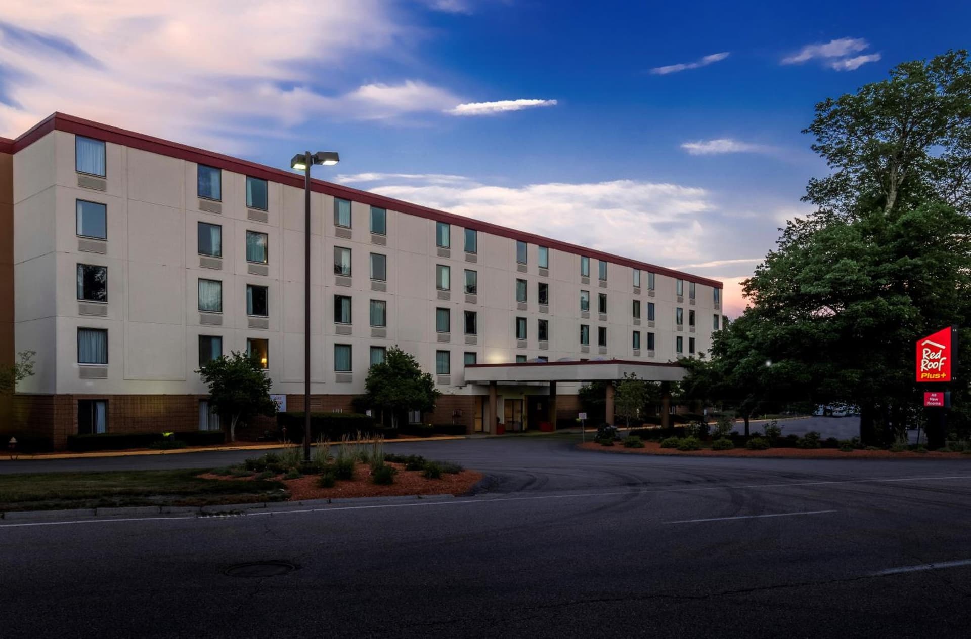 Red Roof Inn PLUS Boston - Mansfield - Foxboro interior in Mansfield, MA — gallery photo 2