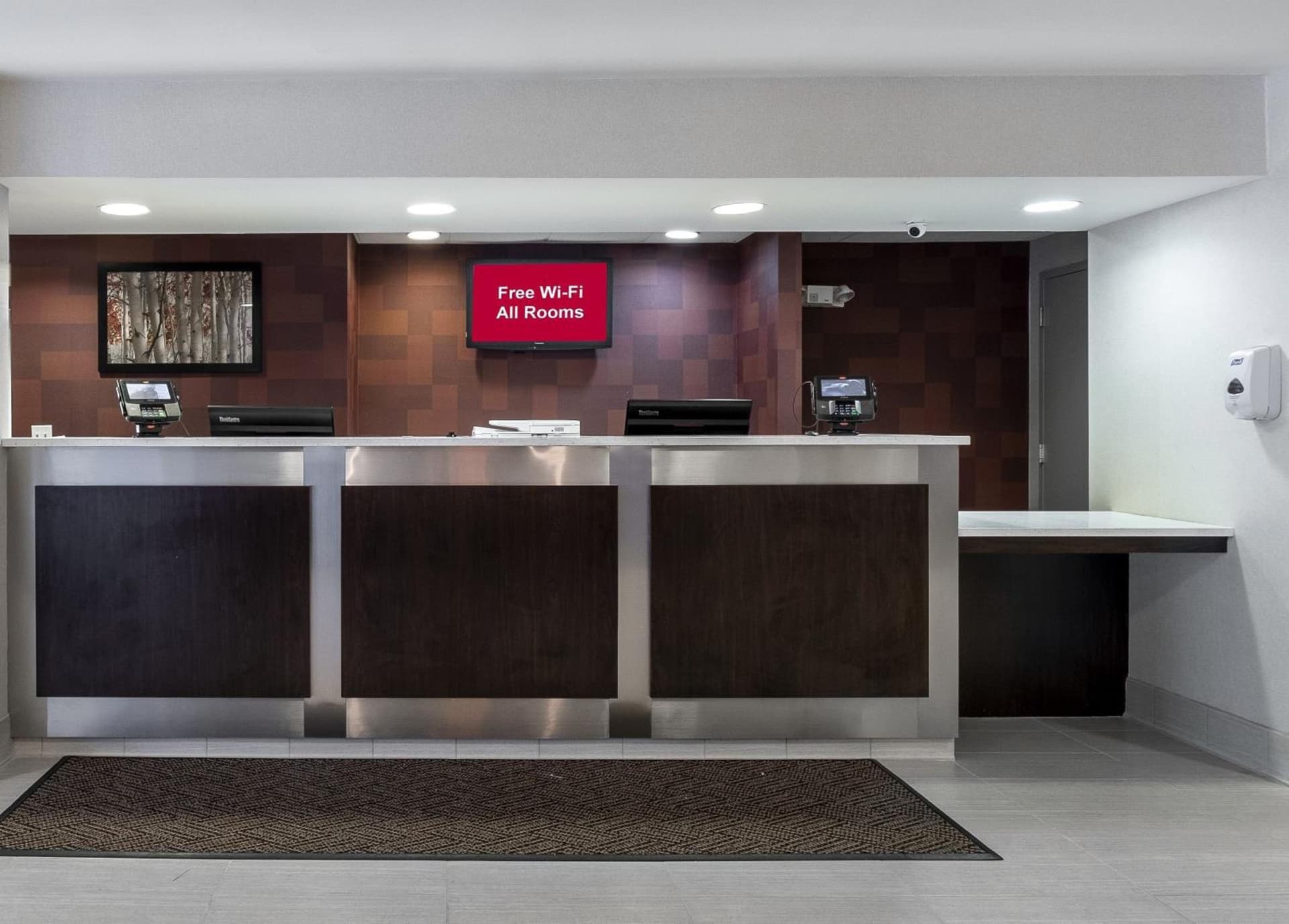 Red Roof Inn PLUS Boston - Mansfield - Foxboro gallery photo in Mansfield, MA — image 6
