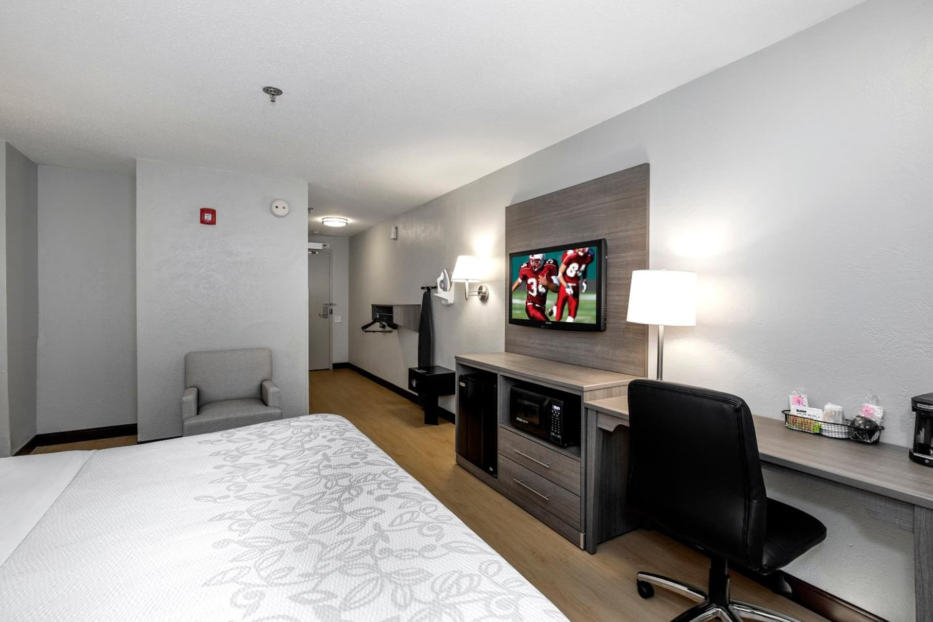 Red Roof Inn PLUS Boston - Mansfield - Foxboro gallery photo in Mansfield, MA — image 20