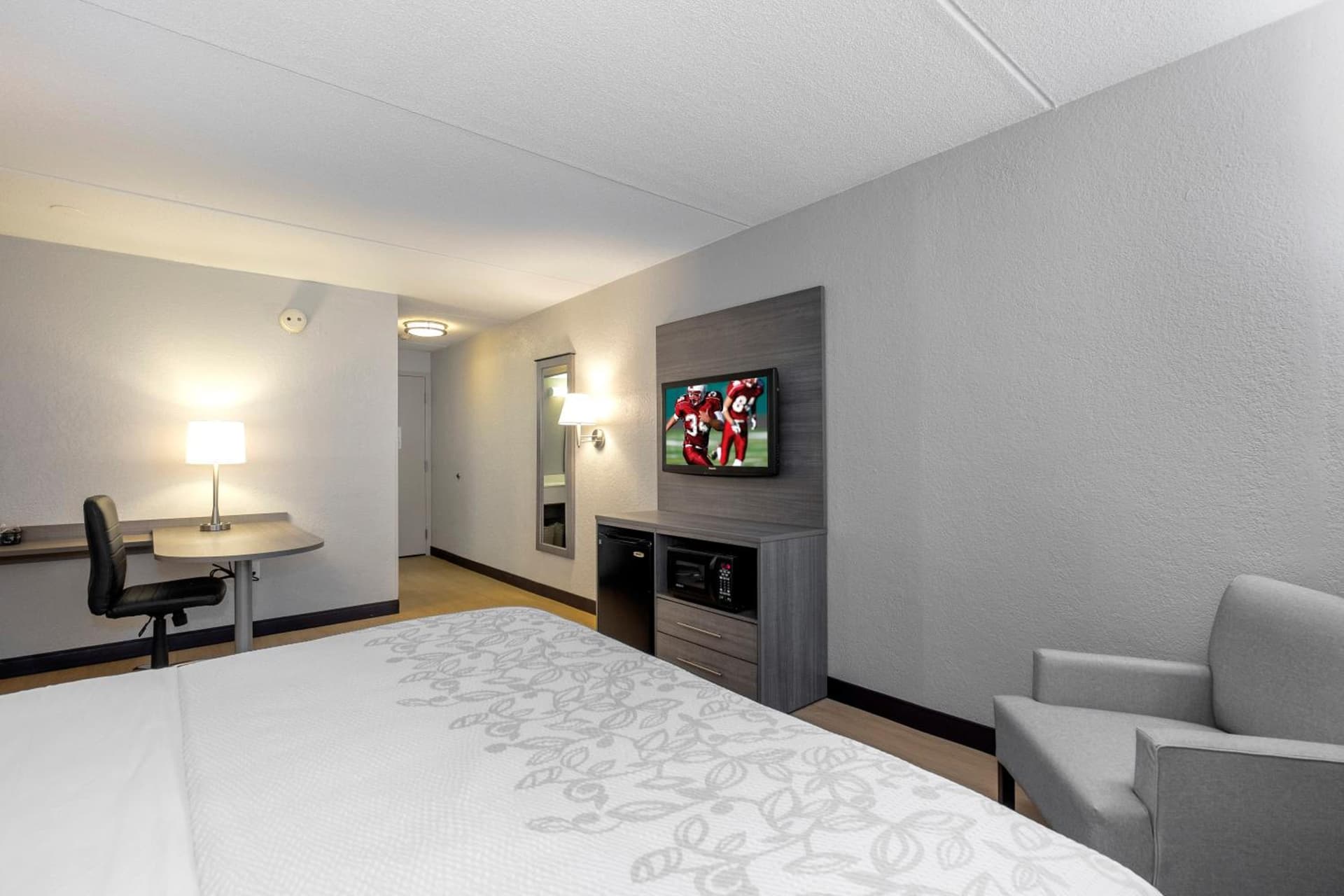 Red Roof Inn PLUS Boston - Mansfield - Foxboro gallery photo in Mansfield, MA — image 13