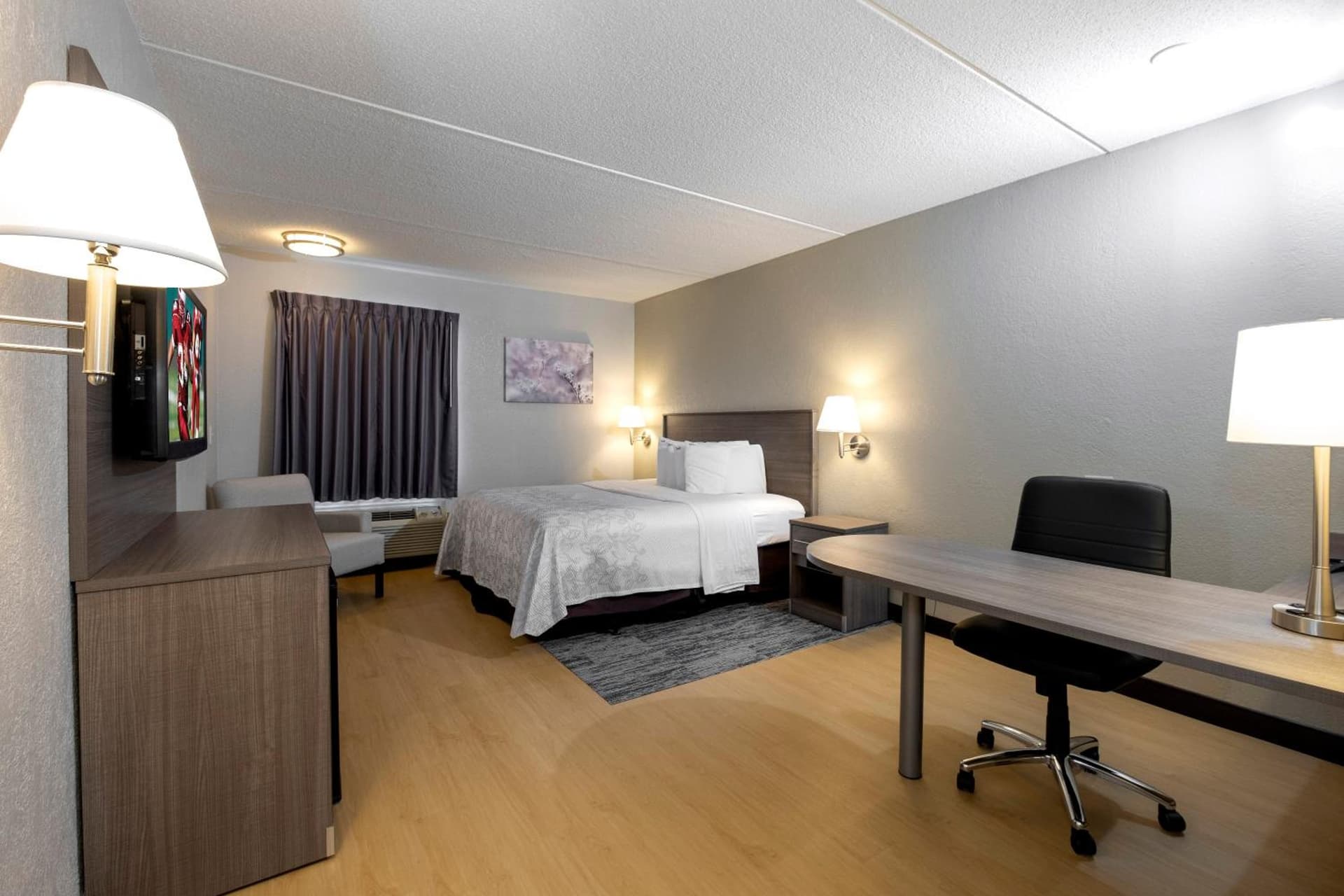 Red Roof Inn PLUS Boston - Mansfield - Foxboro gallery photo in Mansfield, MA — image 21