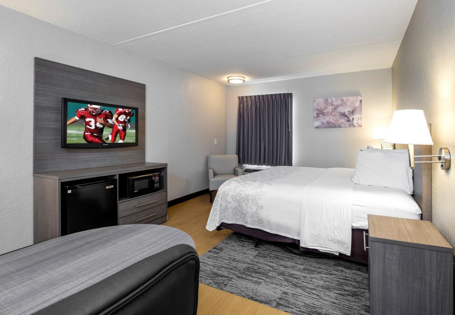 Red Roof Inn PLUS Boston - Mansfield - Foxboro gallery photo in Mansfield, MA — image 25