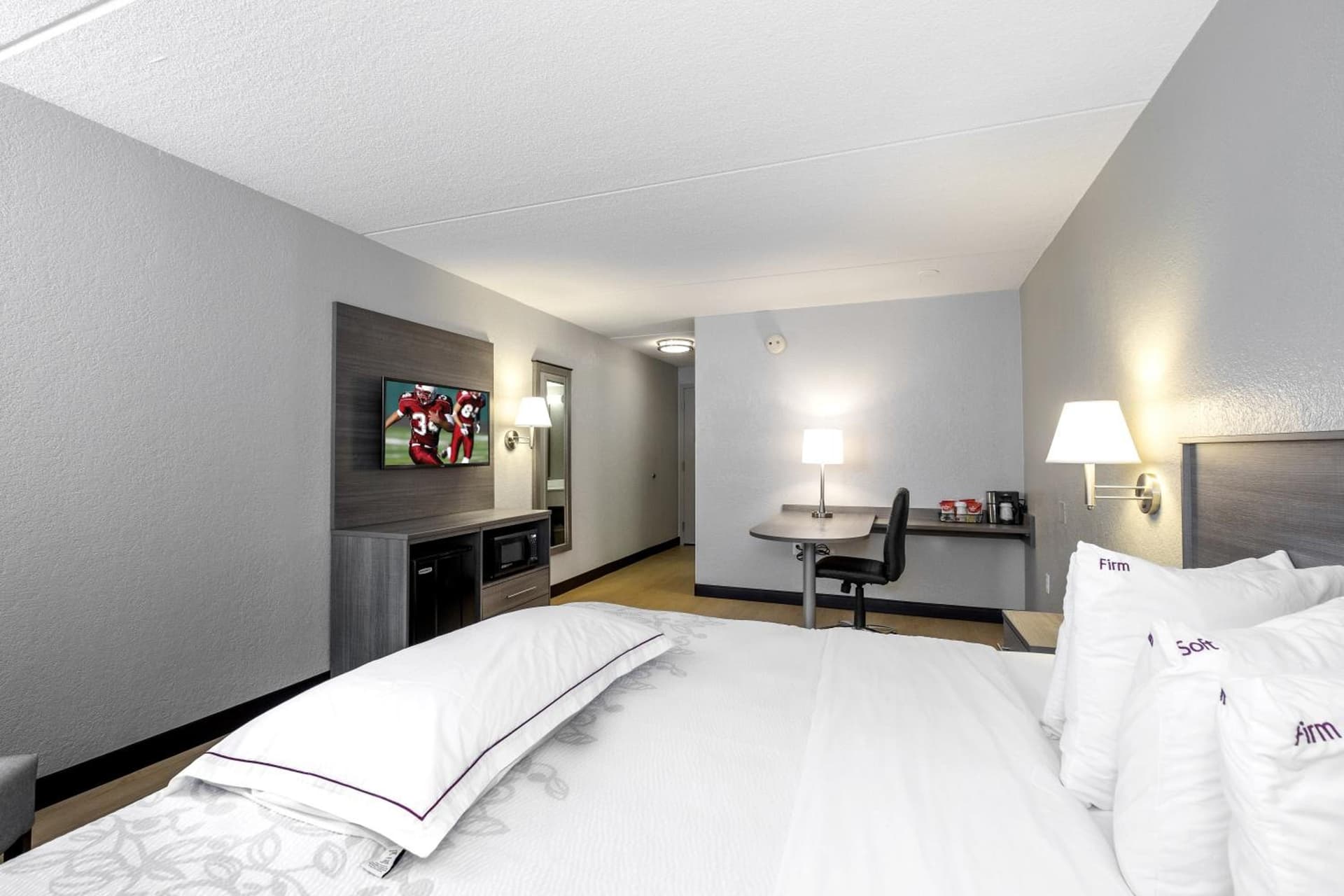 Red Roof Inn PLUS Boston - Mansfield - Foxboro gallery photo in Mansfield, MA — image 30
