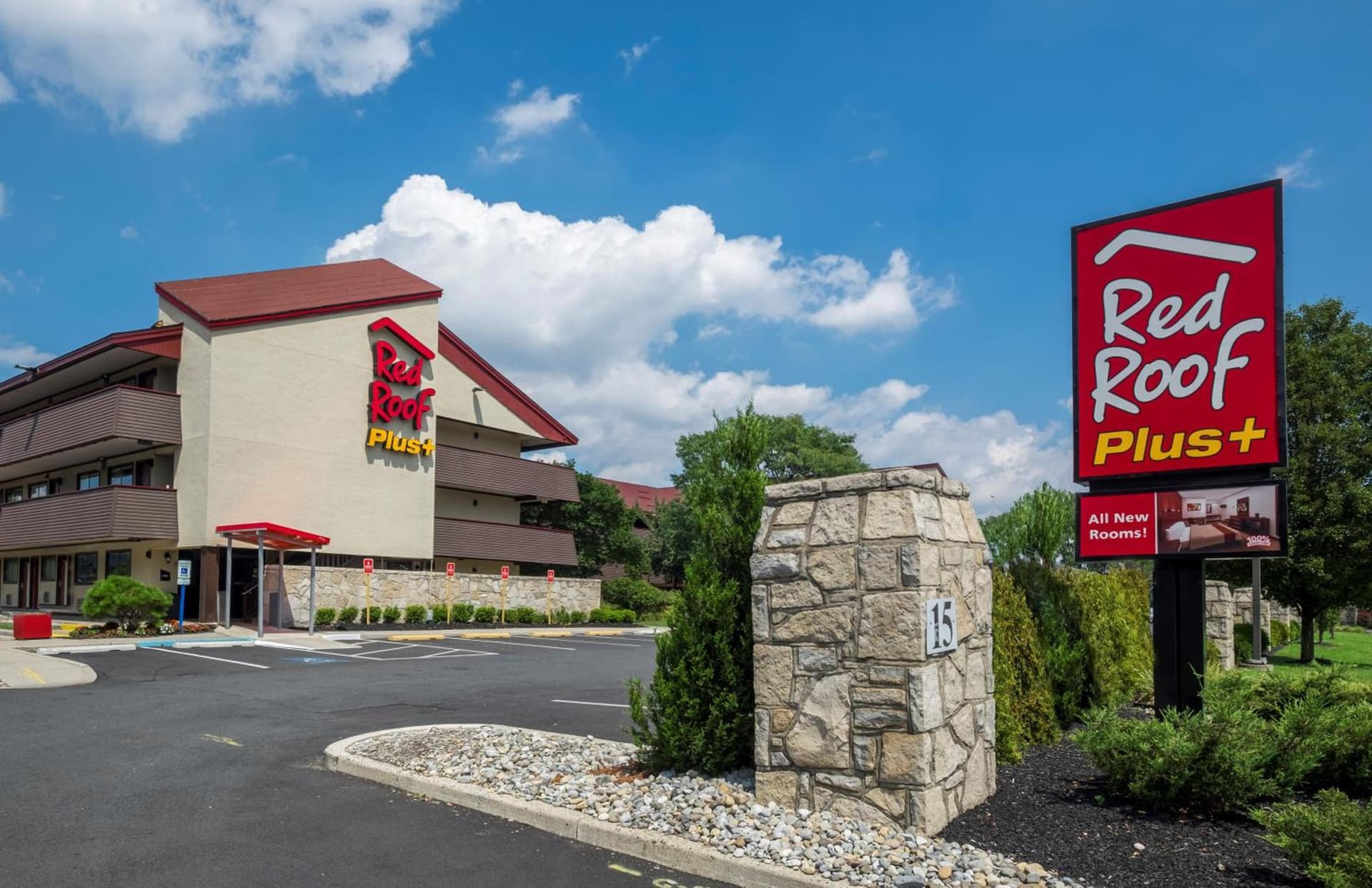 Red Roof Inn PLUS+ Secaucus - Meadowlands interior in Secaucus, NJ — gallery photo 2