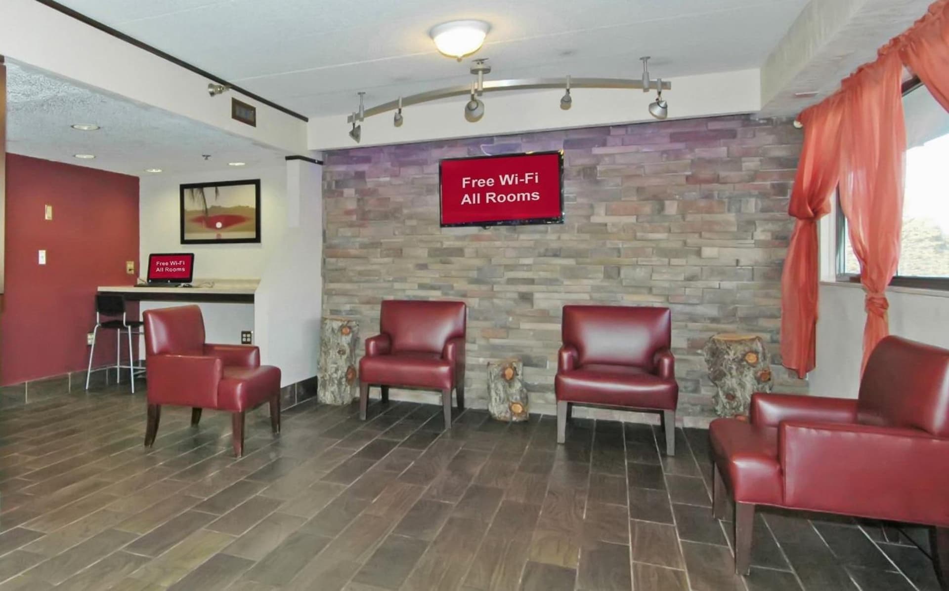 Red Roof Inn PLUS Chicago - Hoffman Estates property views in Hoffman Estates, IL — gallery photo 3