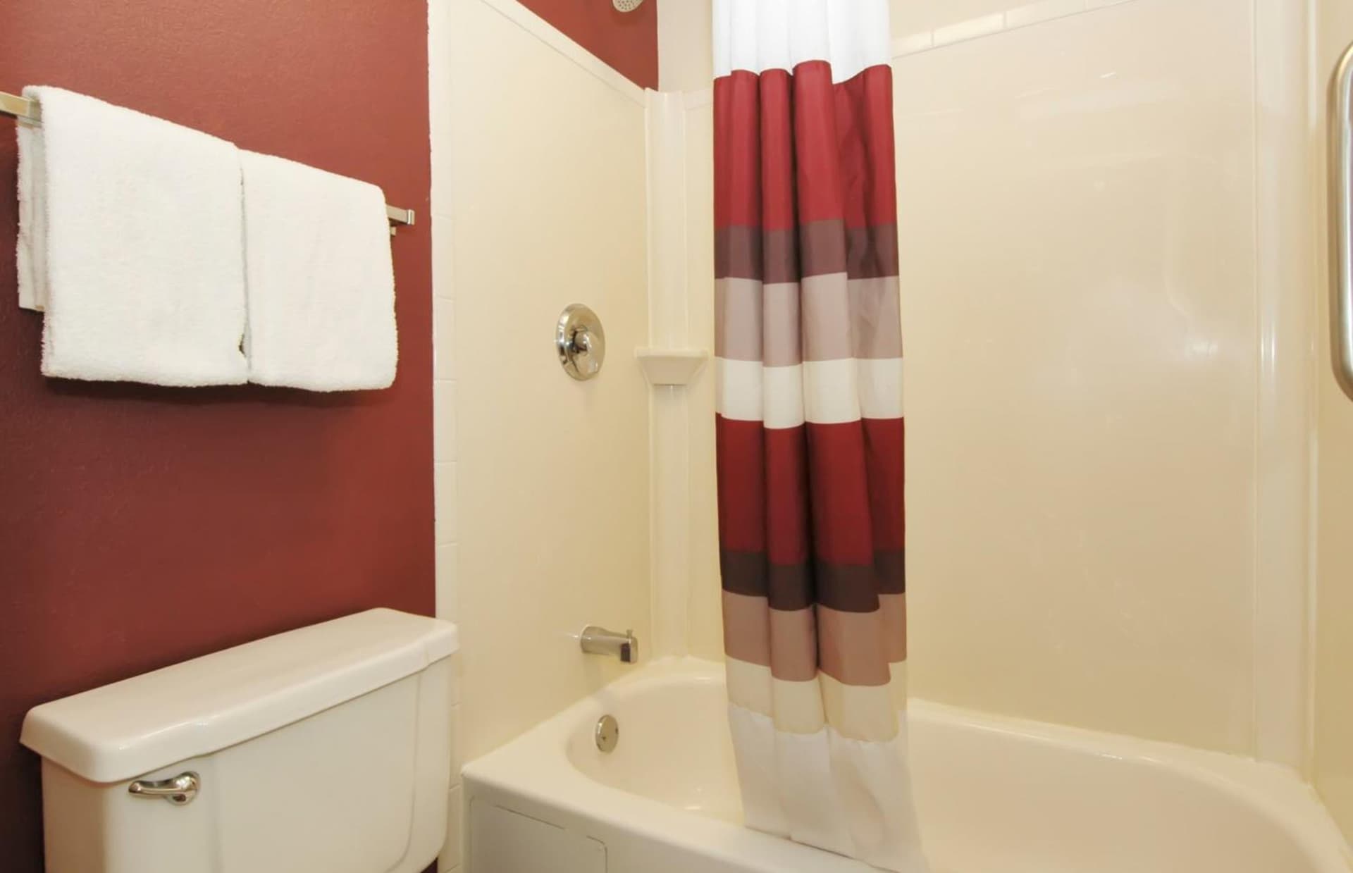 Red Roof Inn PLUS Chicago - Hoffman Estates gallery photo in Hoffman Estates, IL — image 17